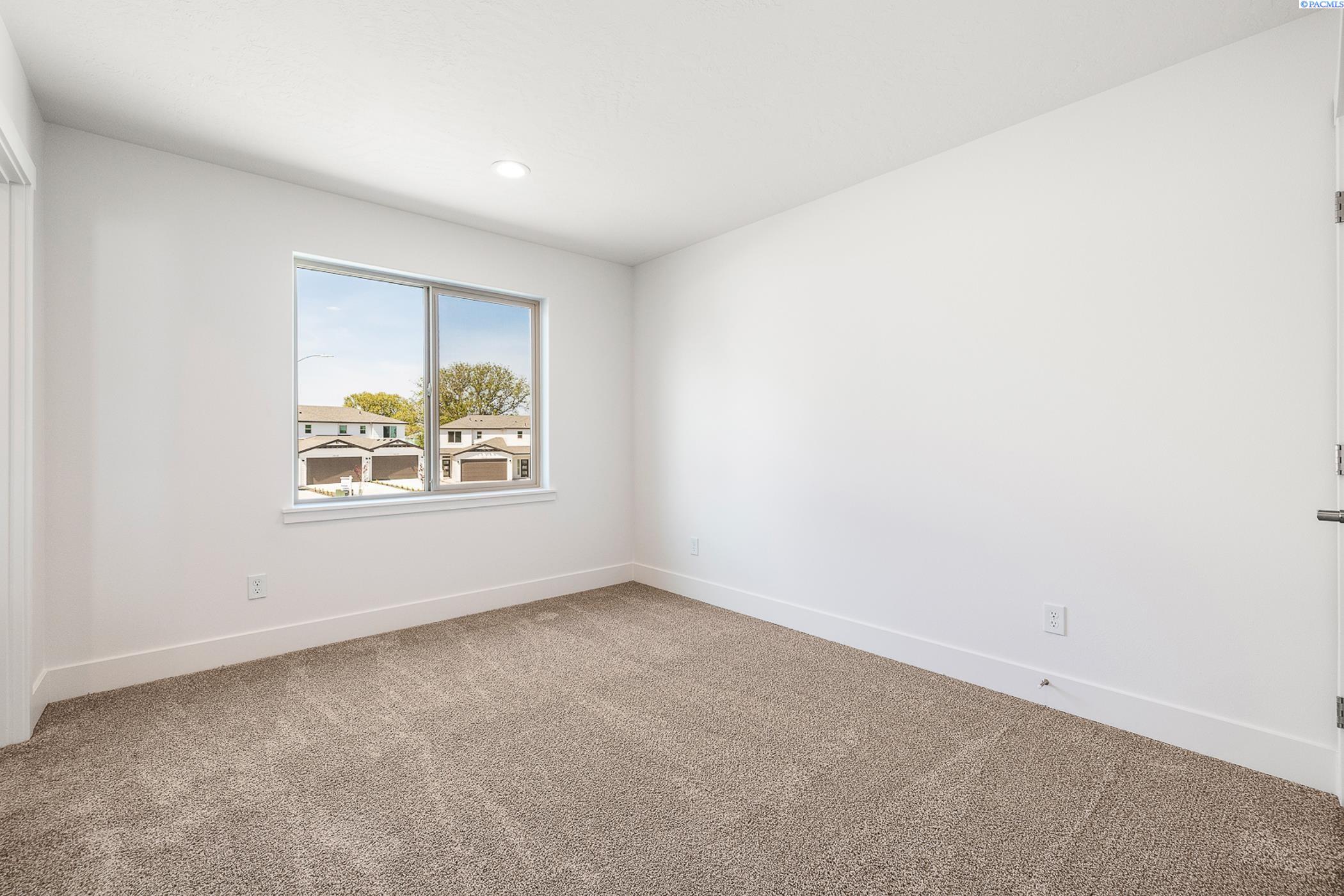 Kennewick, Washington, 99337, United States, 6 Bedrooms Bedrooms, ,Residential,For Sale,1941578