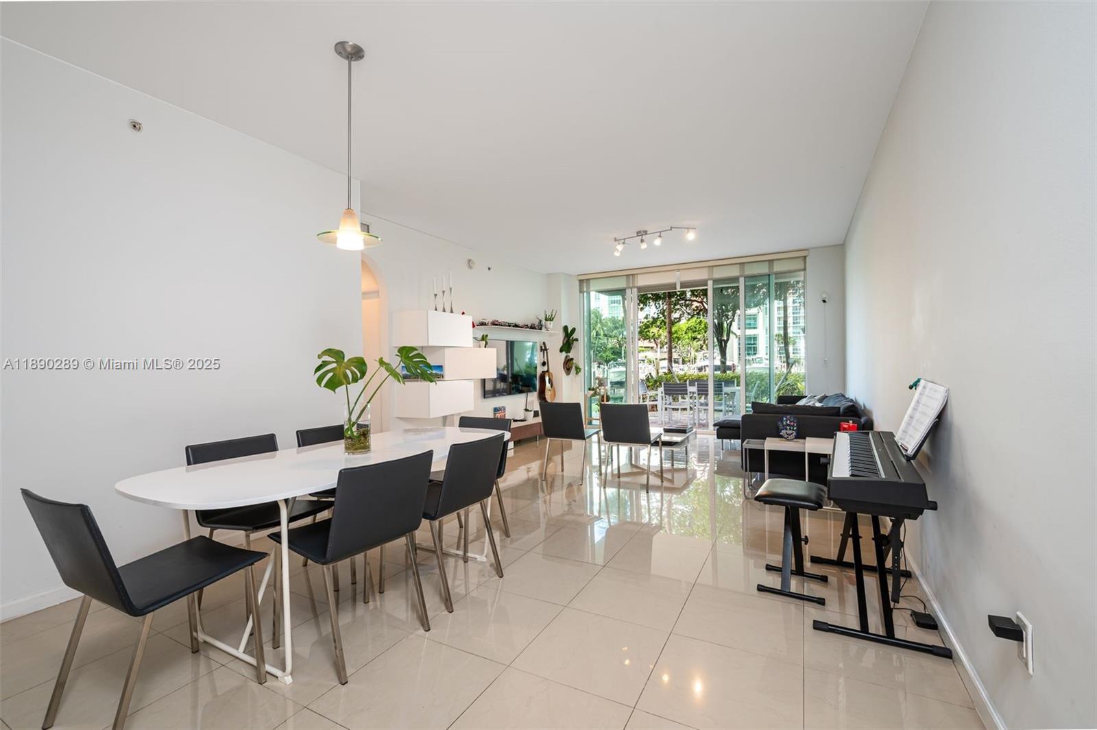 Aventura, Florida, 33180, United States, 3 Bedrooms Bedrooms, ,3 BathroomsBathrooms,Residential,For Sale,1961419