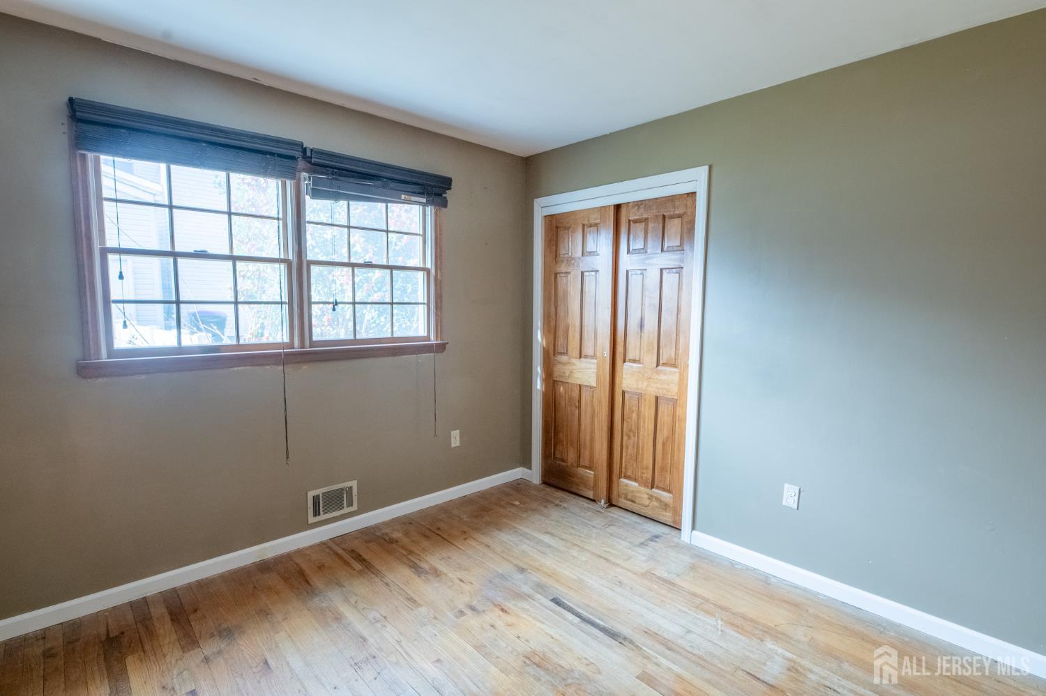 East Brunswick, New Jersey, 08816, United States, 3 Bedrooms Bedrooms, ,2 BathroomsBathrooms,Residential,For Sale,2002265