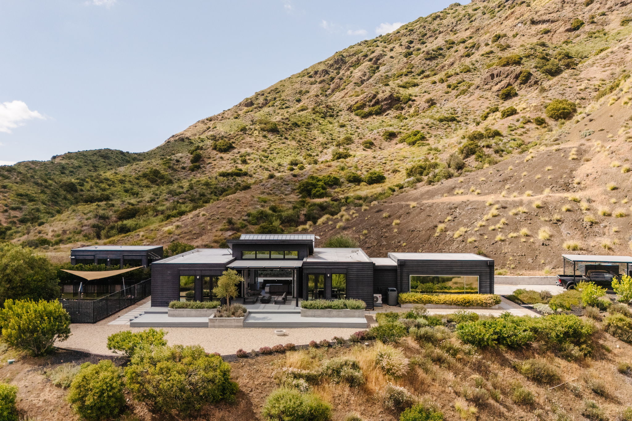  3649 Kanan Rd - 物件實景