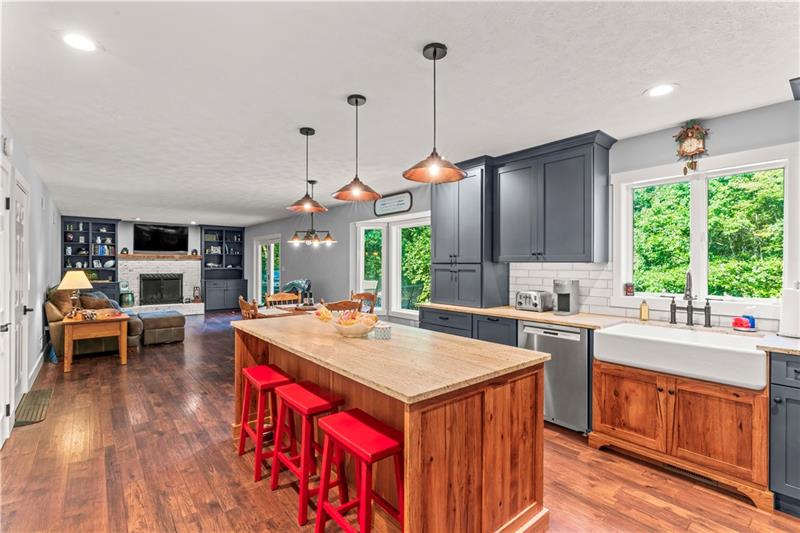 Scenery Hill, Pennsylvania, 15360, United States, 4 Bedrooms Bedrooms, ,5 BathroomsBathrooms,Residential,For Sale,1909727