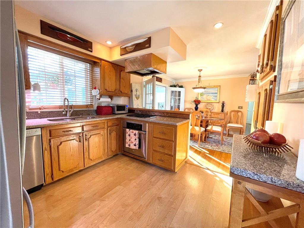 Tiverton, Rhode Island, 02878, United States, 4 Bedrooms Bedrooms, ,3 BathroomsBathrooms,Residential,For Sale,1995441