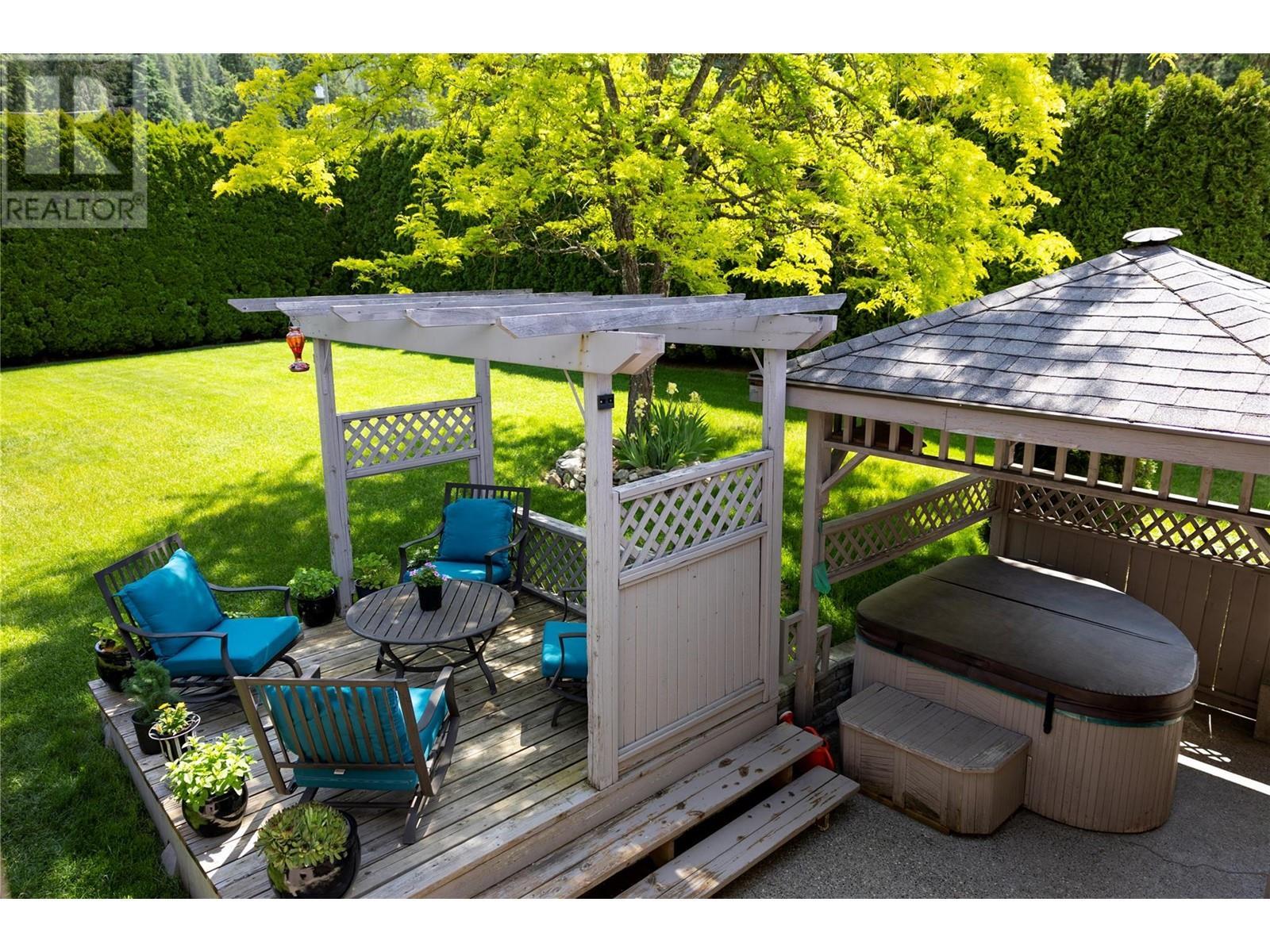 SPALLUMCHEEN, British Columbia, V4Y 0S8, CA, 5 Bedrooms Bedrooms, ,2 BathroomsBathrooms,Residential,For Sale,1950720