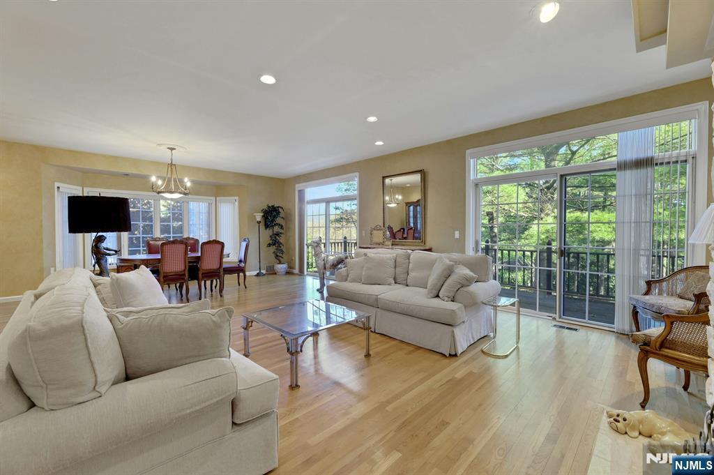 Park Ridge, New Jersey, 07656, United States, 3 Bedrooms Bedrooms, ,5 BathroomsBathrooms,Residential,For Sale,2001843
