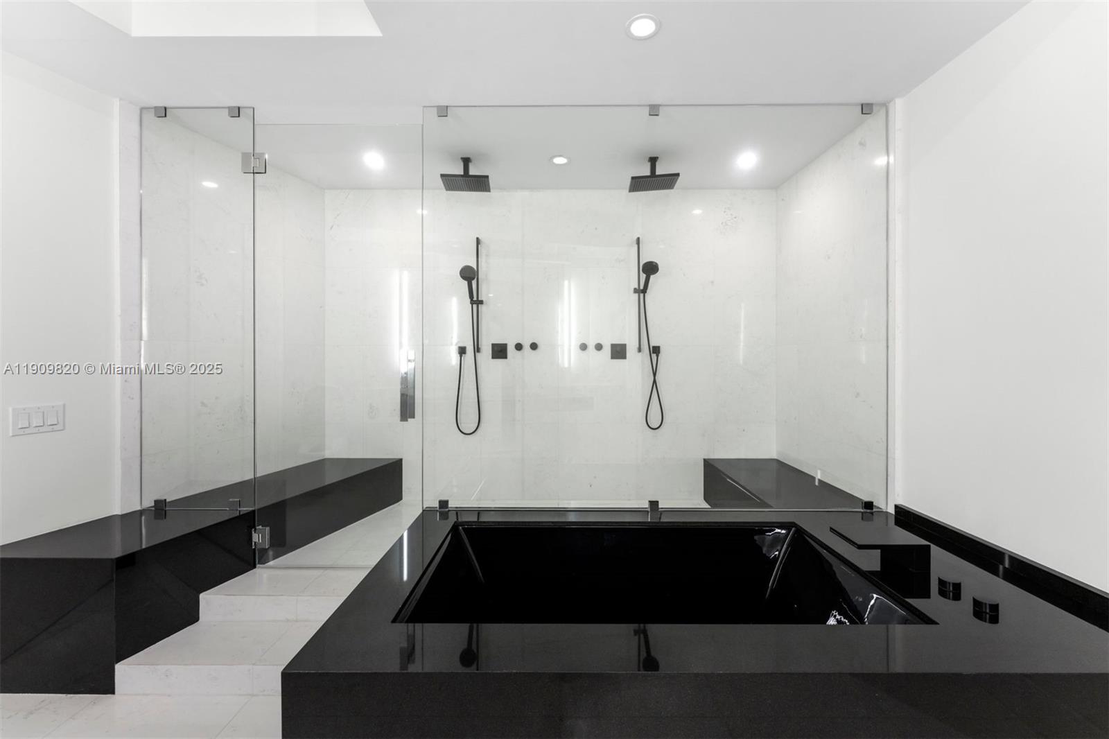 Sunny Isles Beach, Florida, 33160, United States, 4 Bedrooms Bedrooms, ,5 BathroomsBathrooms,Residential,For Sale,1989391