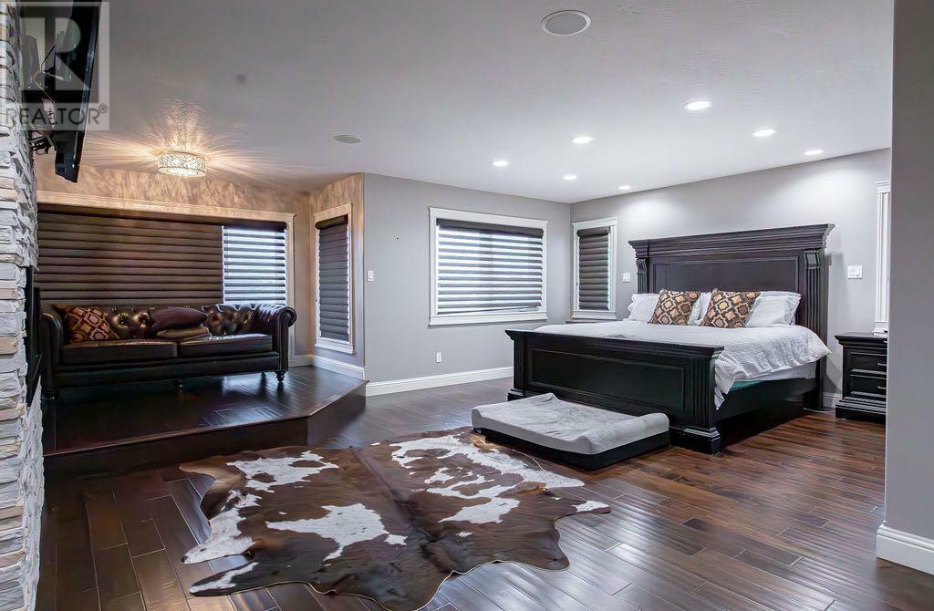 WAINWRIGHT, Alberta, T9W 0A6, CA, 4 Bedrooms Bedrooms, ,5 BathroomsBathrooms,Residential,For Sale,1838525