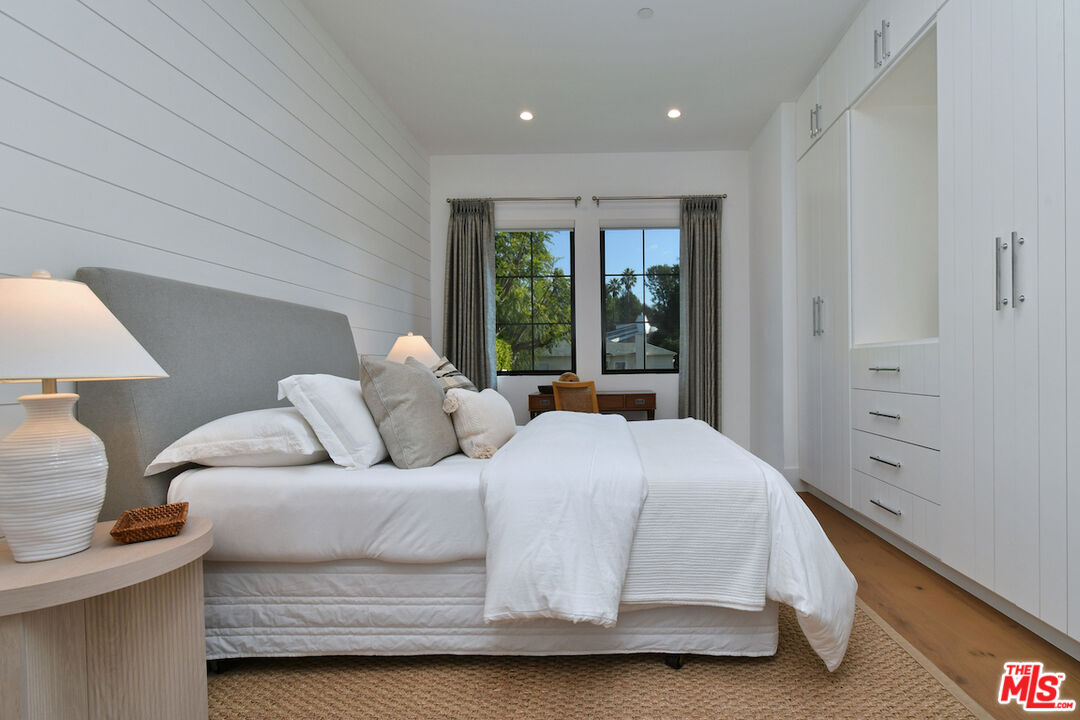 Encino, California, 91316, United States, 4 Bedrooms Bedrooms, ,5 BathroomsBathrooms,Residential,For Sale,2002982