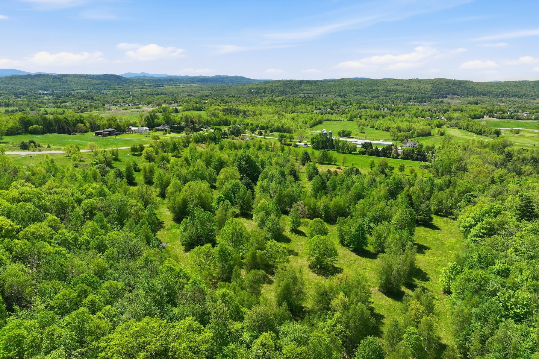  351 Ledgewood Drive - 物件實景