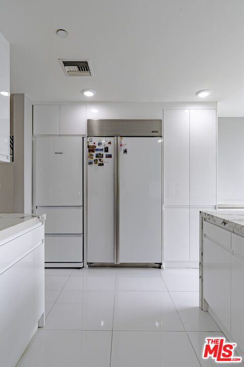 Los Angeles, California, 90010, United States, 3 Bedrooms Bedrooms, ,3 BathroomsBathrooms,Residential,For Sale,1992003