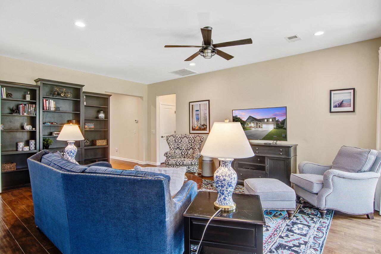Summerville, South Carolina, 29483, United States, 3 Bedrooms Bedrooms, ,3 BathroomsBathrooms,Residential,For Sale,1907544