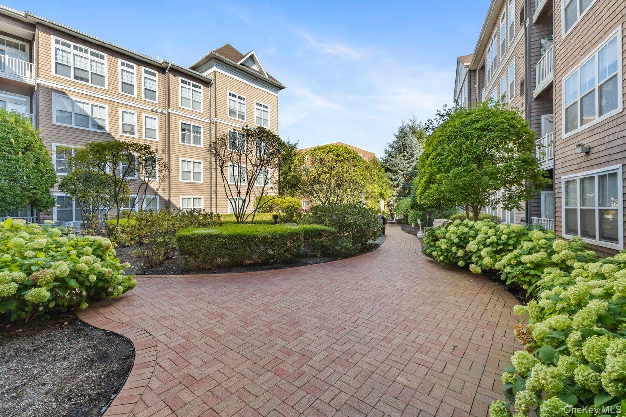 Stamford, Connecticut, 06902, United States, 2 Bedrooms Bedrooms, ,2 BathroomsBathrooms,Residential,For Sale,1965271