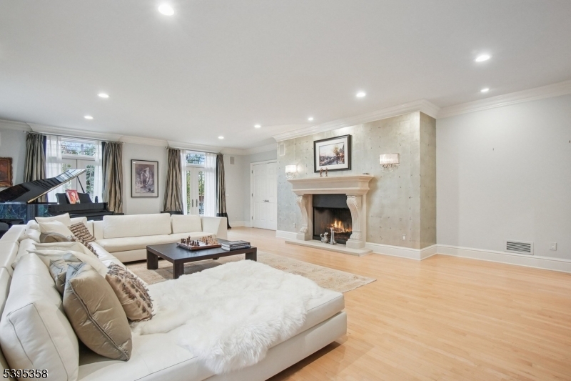 Millburn Twp., New Jersey, 07078, United States, 6 Bedrooms Bedrooms, ,7 BathroomsBathrooms,Residential,For Sale,1991831