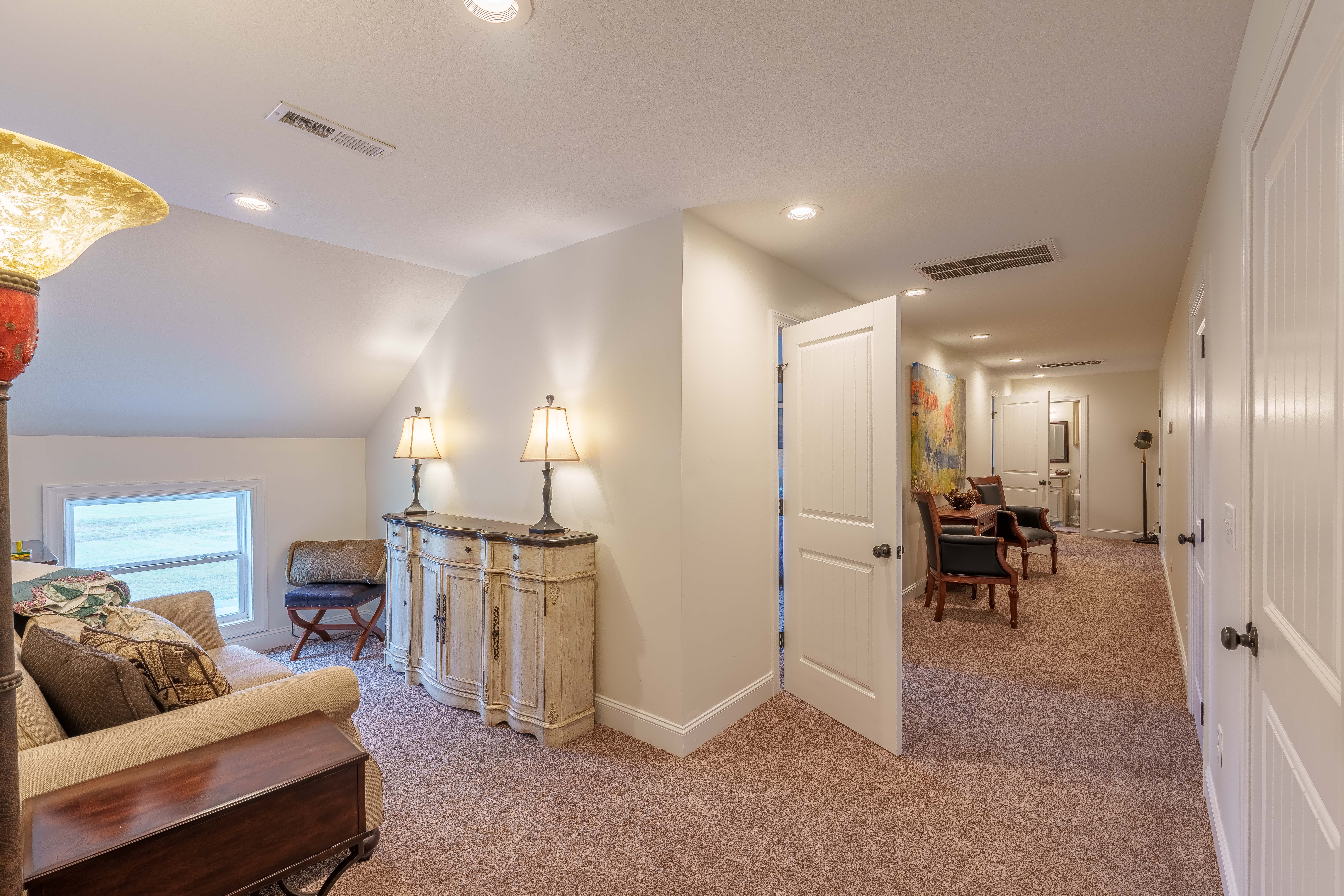 Florence, Alabama, 35633, United States, 3 Bedrooms Bedrooms, ,4 BathroomsBathrooms,Residential,For Sale,1944845