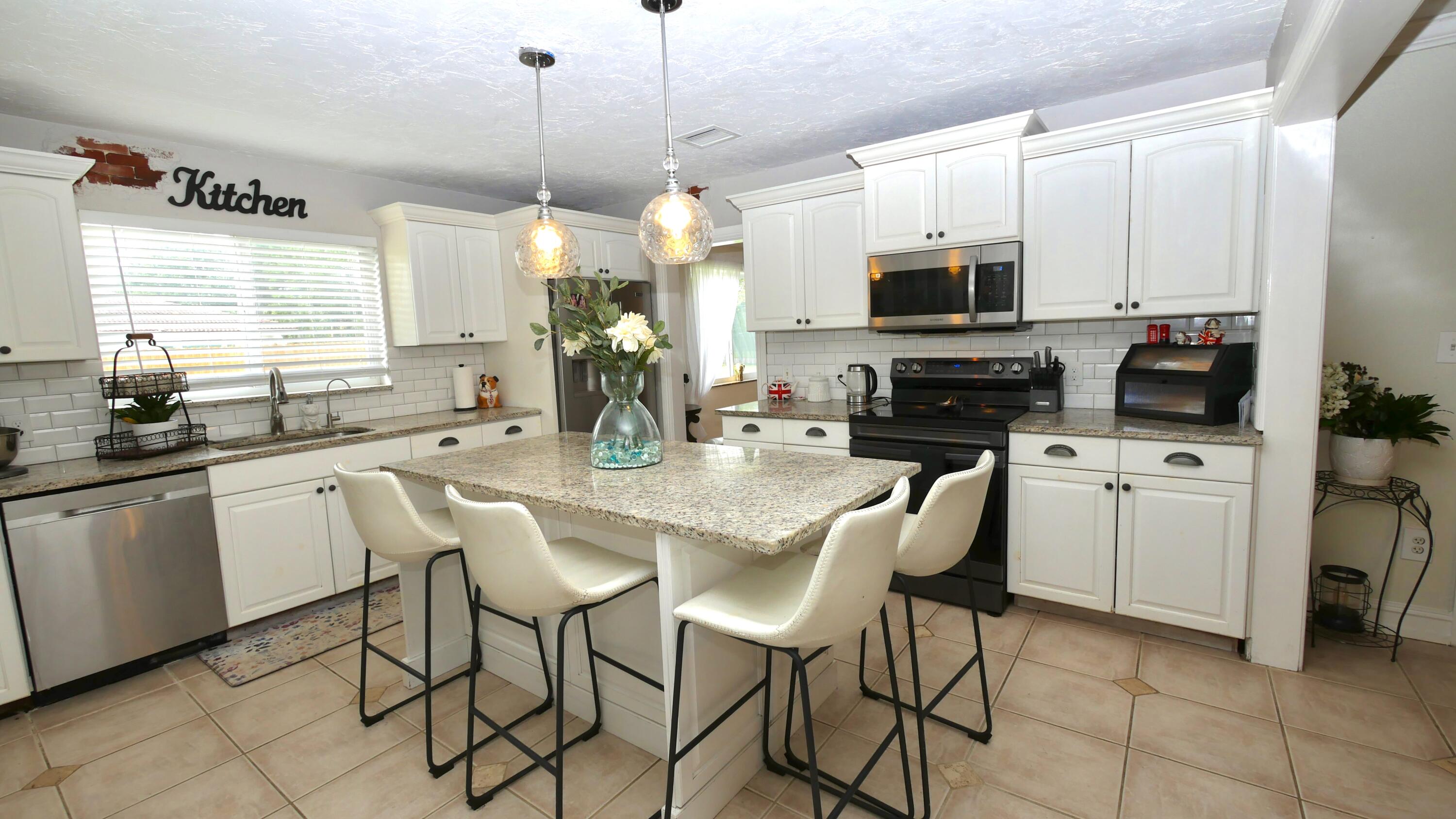 Davie, Florida, 33328, United States, 7 Bedrooms Bedrooms, ,5 BathroomsBathrooms,Residential,For Sale,2039860