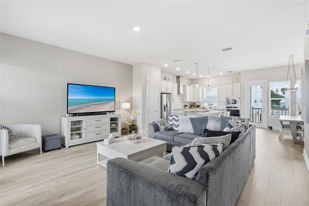 Sarasota, Florida, 34237, United States, 3 Bedrooms Bedrooms, ,4 BathroomsBathrooms,Residential,For Sale,1989213