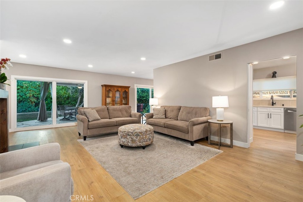 Woodland Hills, California, 91367, United States, 5 Bedrooms Bedrooms, ,3 BathroomsBathrooms,Residential,For Sale,1907450