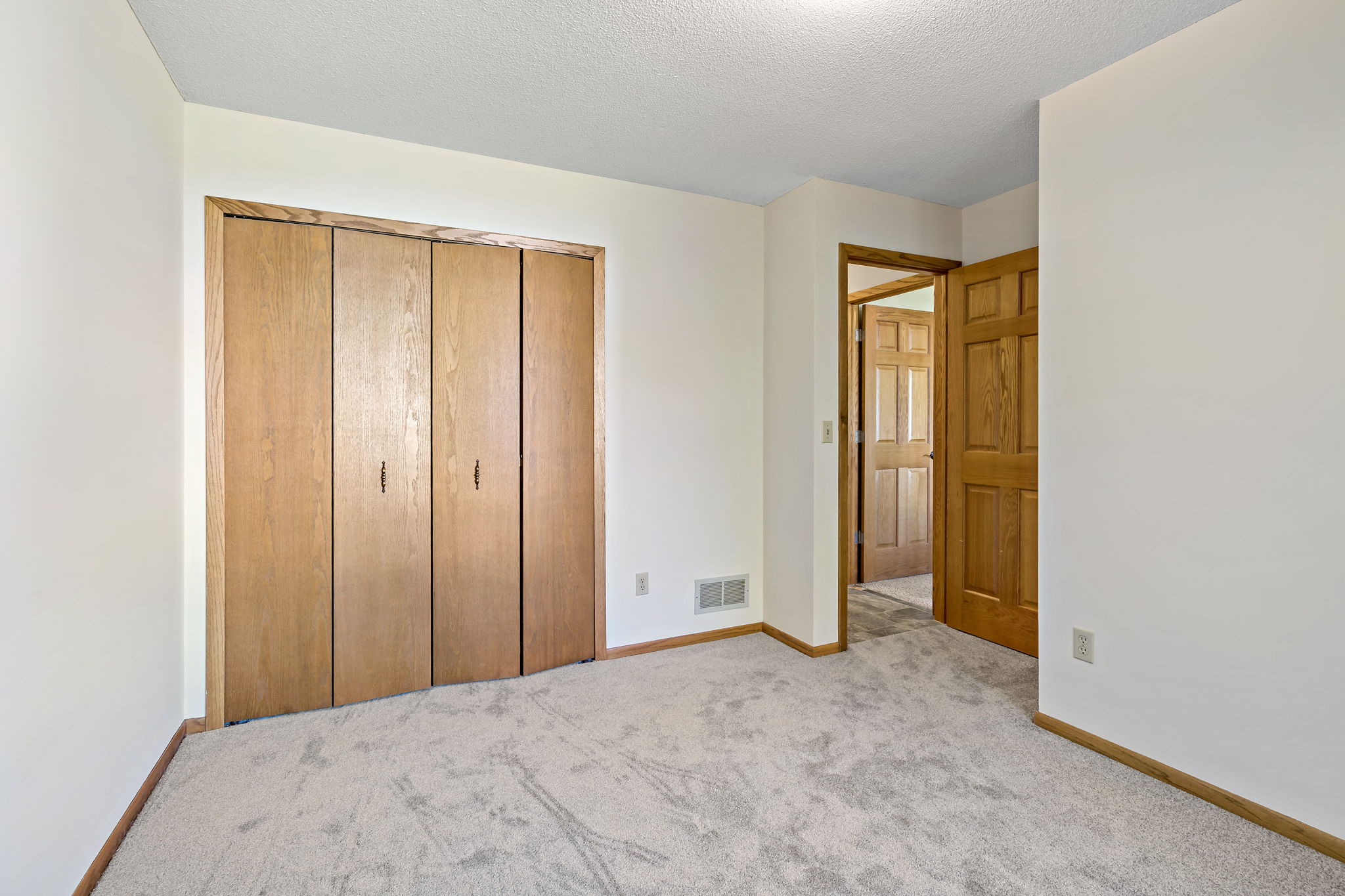  Effortless Living in a Beautifully Updated Twin Home - 物件實景