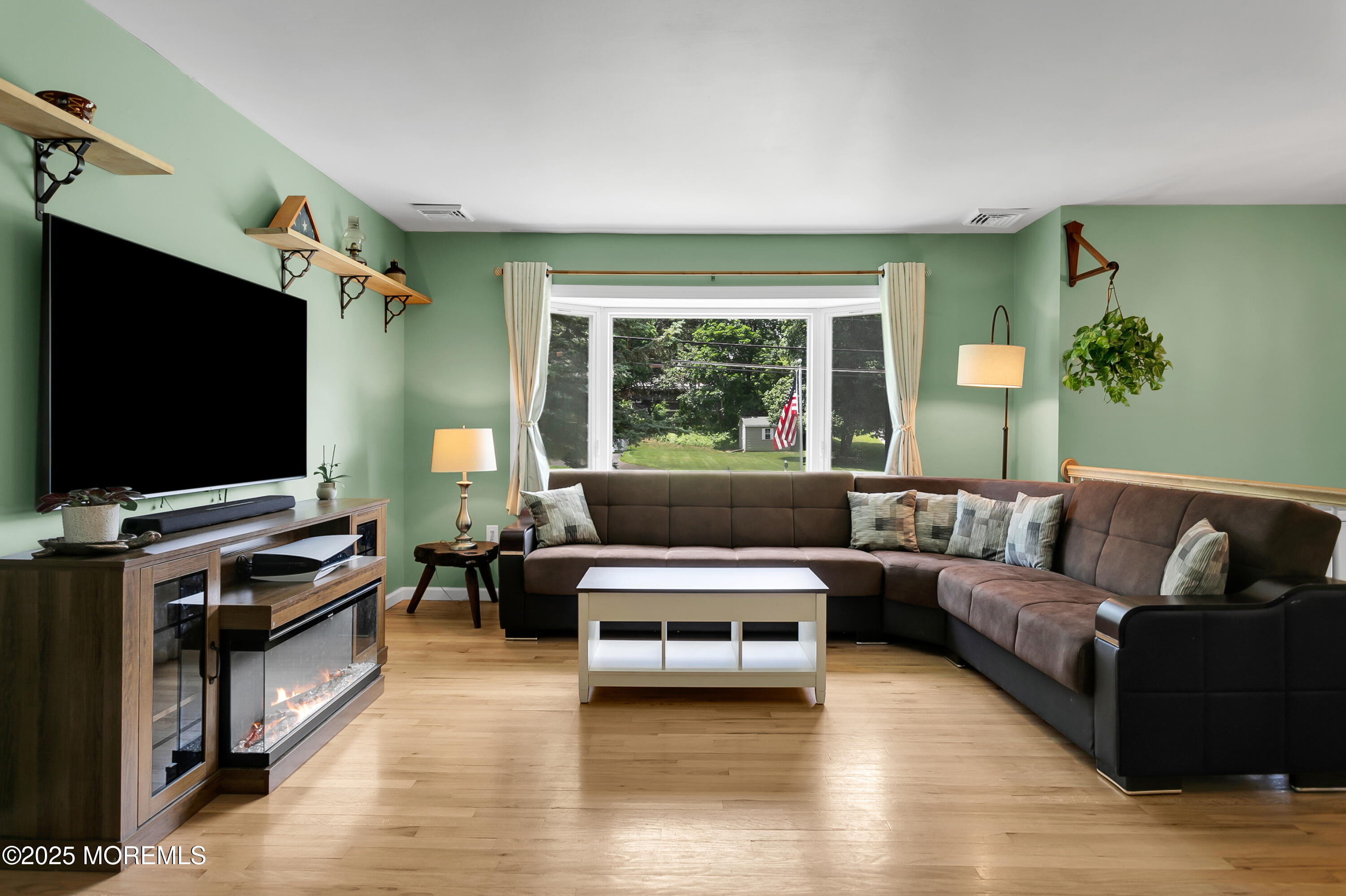 Atlantic Highlands, New Jersey, 07716, United States, 3 Bedrooms Bedrooms, ,2 BathroomsBathrooms,Residential,For Sale,1921380