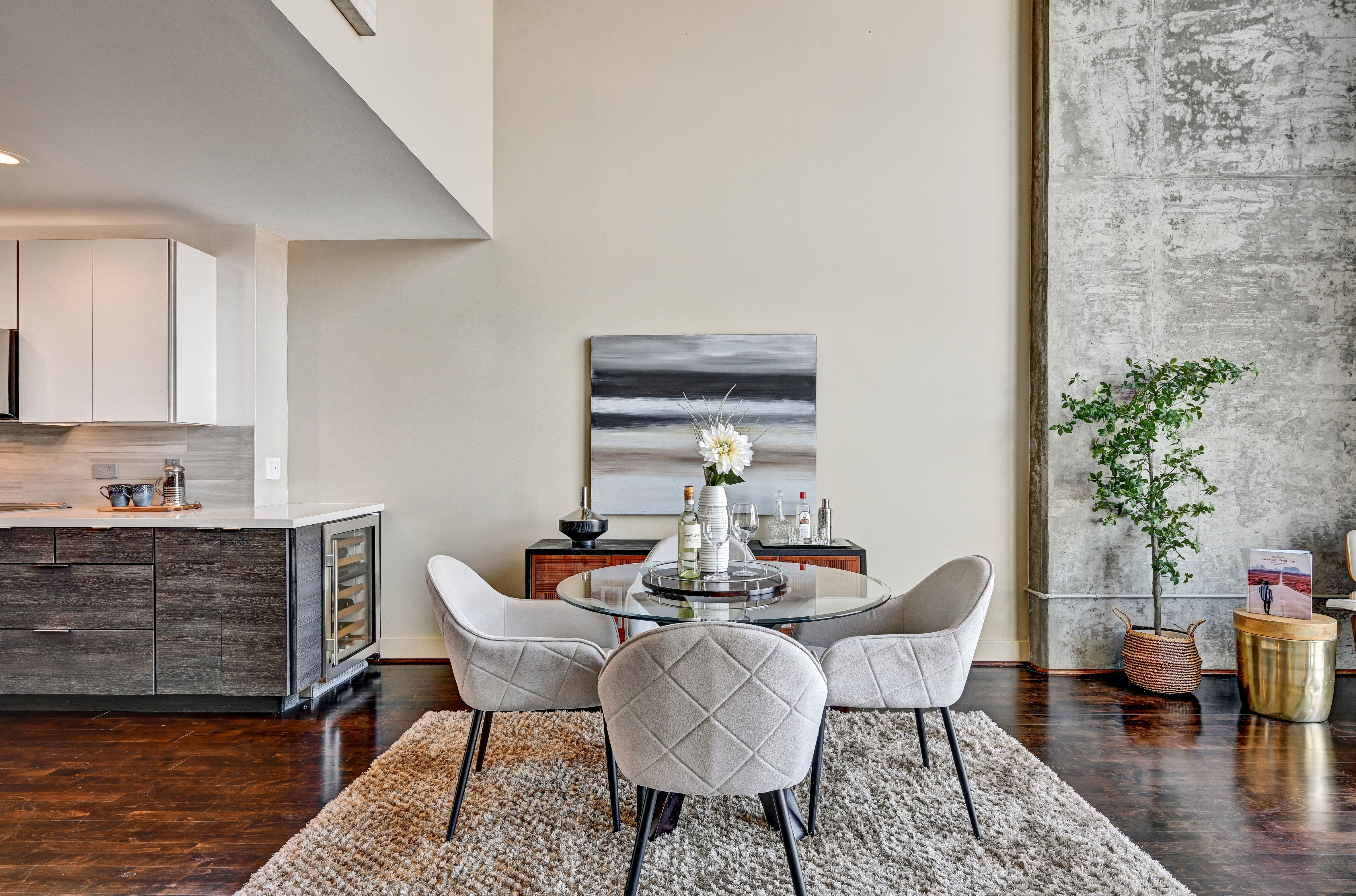  Sophisticated Penthouse Loft with Private Patio in Vibrant Jack London Square - 物件實景