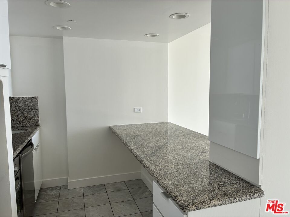 Santa Monica, California, 90402, United States, ,1 BathroomBathrooms,Residential,For Sale,1867293