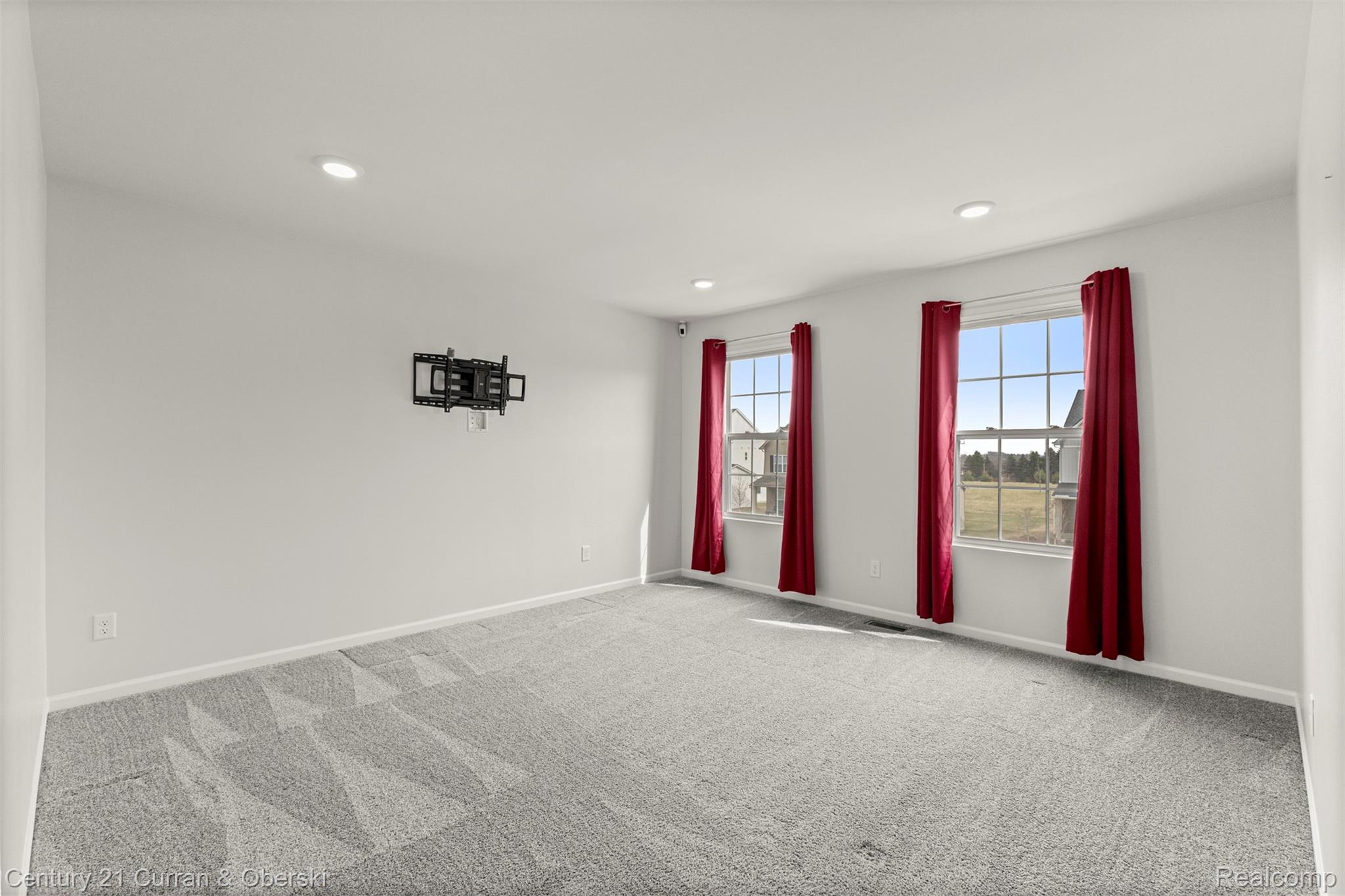 Saline Township, Michigan, 48176, United States, 4 Bedrooms Bedrooms, ,3 BathroomsBathrooms,Residential,For Sale,2048754