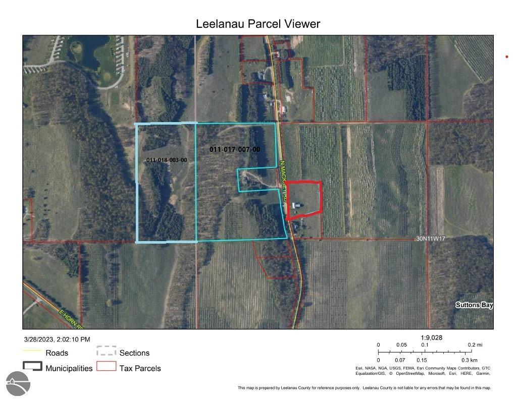 Macksey Rd, Suttons Bay, MI 49682