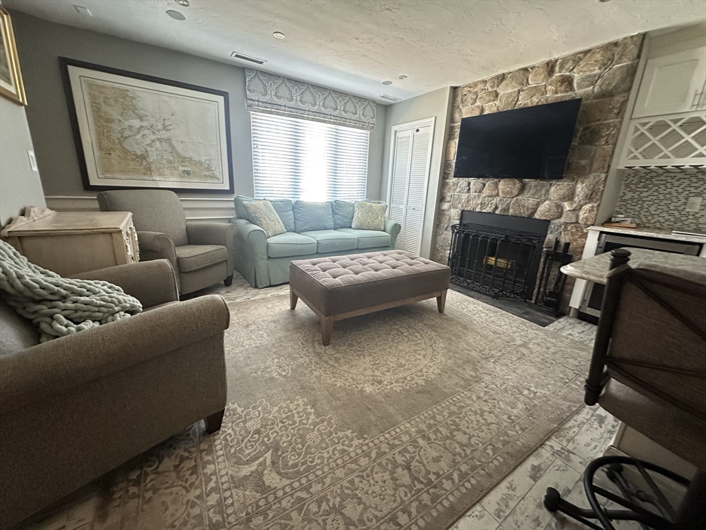 Quincy, Massachusetts, 02171, United States, 2 Bedrooms Bedrooms, ,3 BathroomsBathrooms,Residential,For Sale,1866744