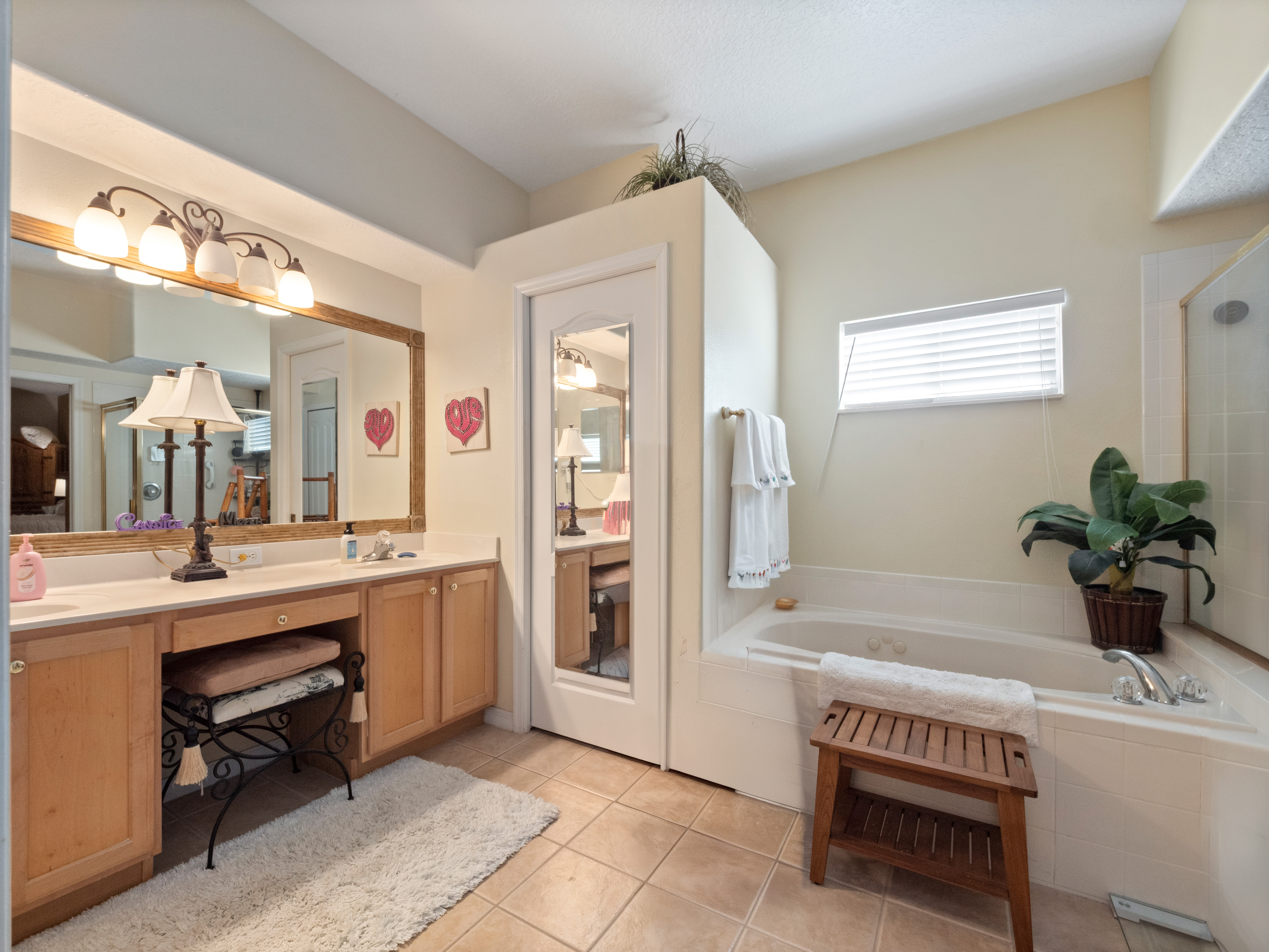 Winter Garden, Florida, 34787, United States, 4 Bedrooms Bedrooms, ,2 BathroomsBathrooms,Residential,For Sale,1915487