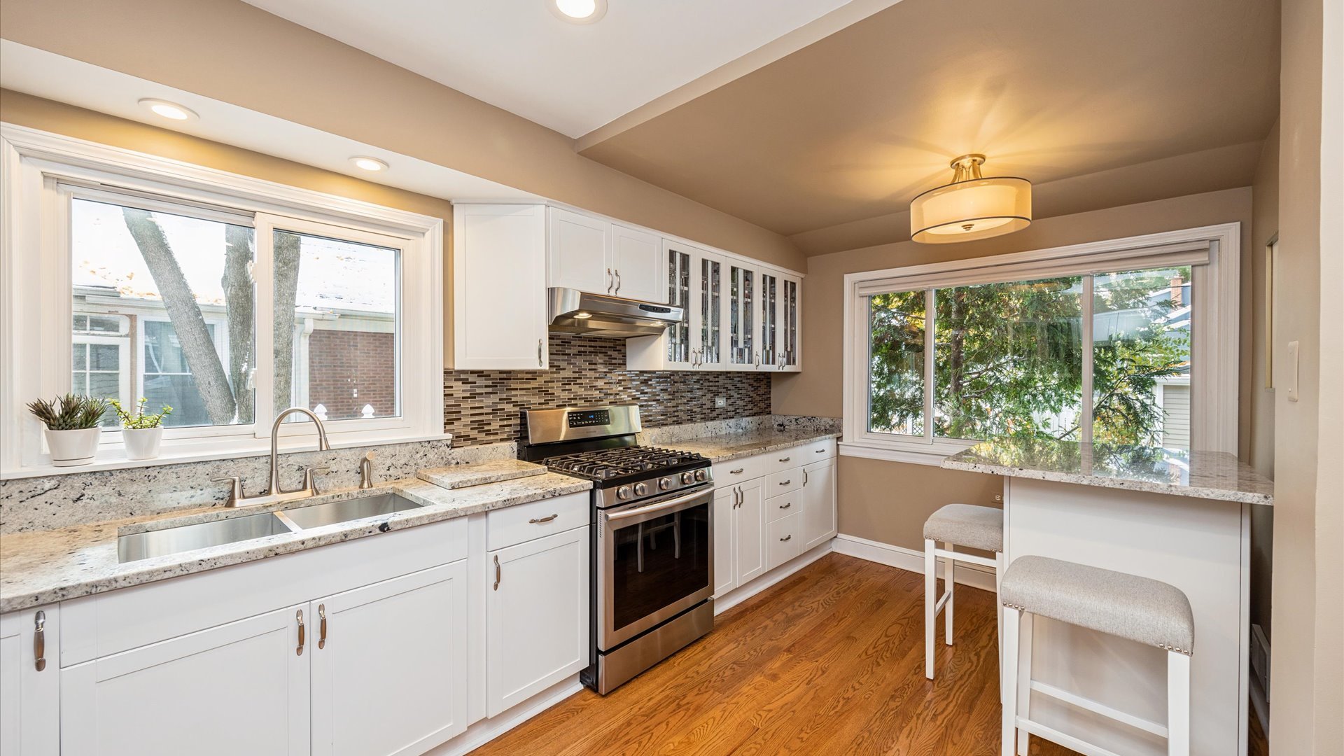 La Grange, Illinois, 60525, United States, 3 Bedrooms Bedrooms, ,3 BathroomsBathrooms,Residential,For Sale,1991059