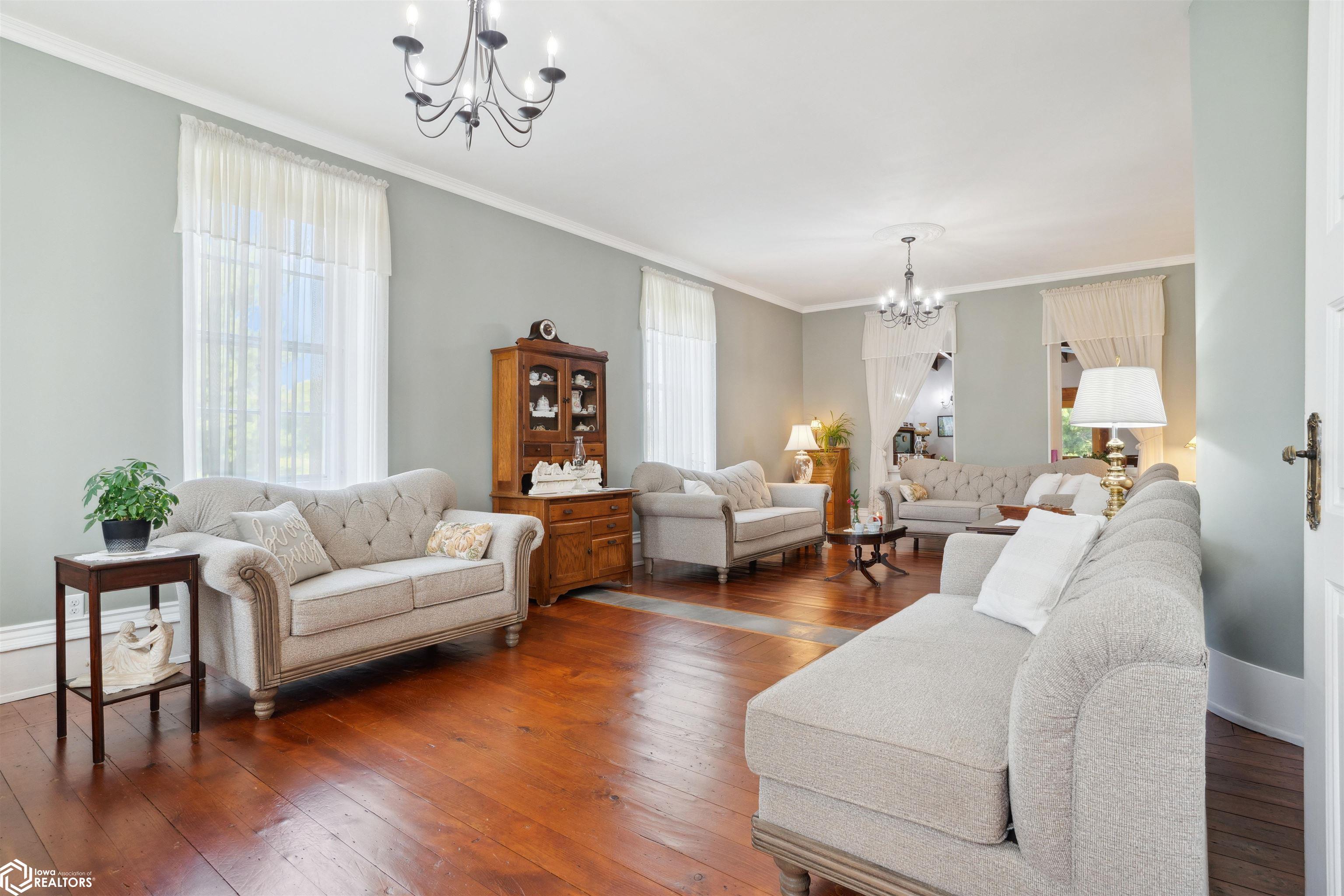 Dallas City, Illinois, 62330, United States, 8 Bedrooms Bedrooms, ,7 BathroomsBathrooms,Residential,For Sale,1980104