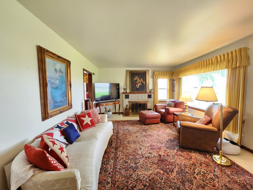 Mason City, Iowa, 50401, United States, 4 Bedrooms Bedrooms, ,1 BathroomBathrooms,Residential,For Sale,1982644