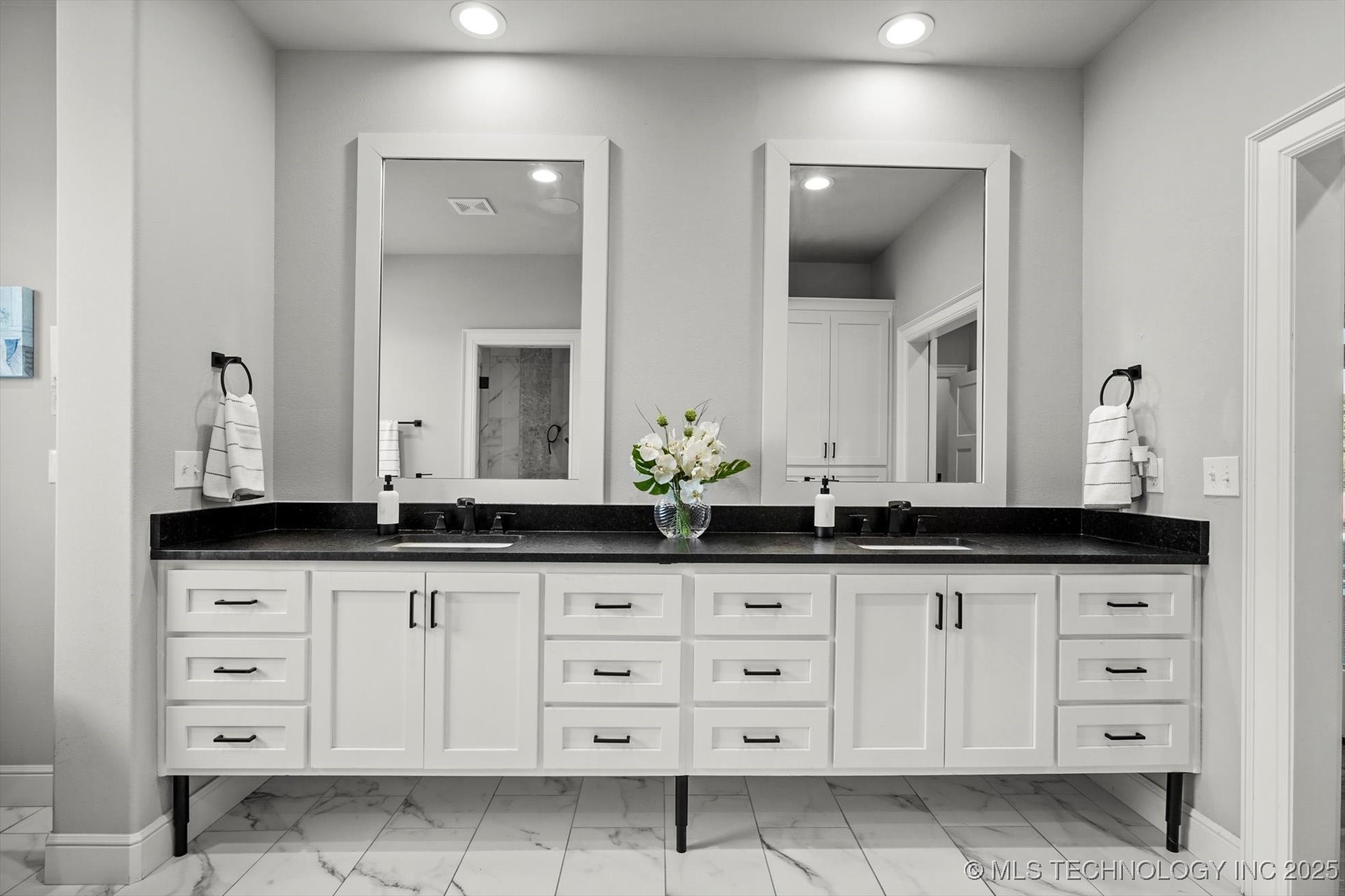 Owasso, Oklahoma, 74055, United States, 3 Bedrooms Bedrooms, ,4 BathroomsBathrooms,Residential,For Sale,1986225