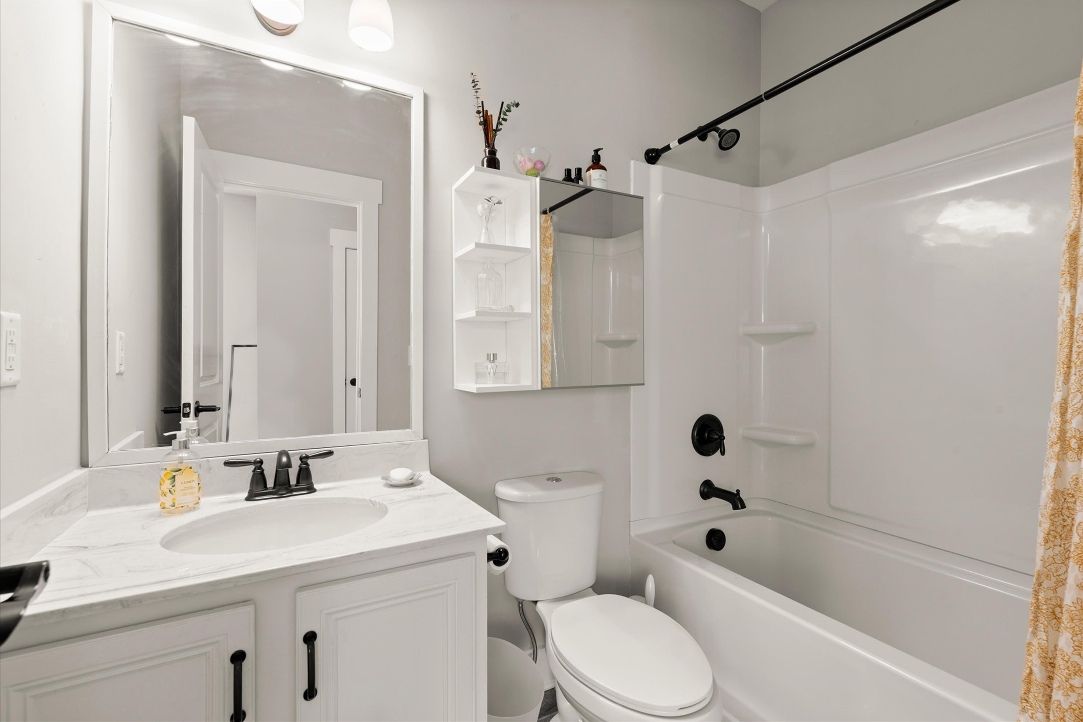  One-of-a-kind Home Offers an Exceptional Blend of Space, Style, and Upgrades - 物件實景