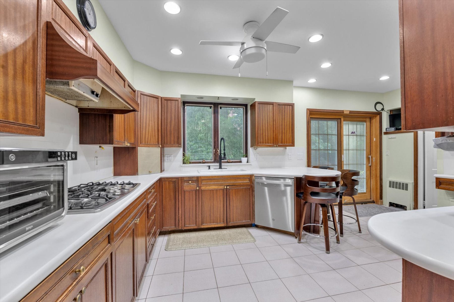  “DETACHED BRICK AND STONE HOME IN FOREST HILLS GARDENS? - 物件實景