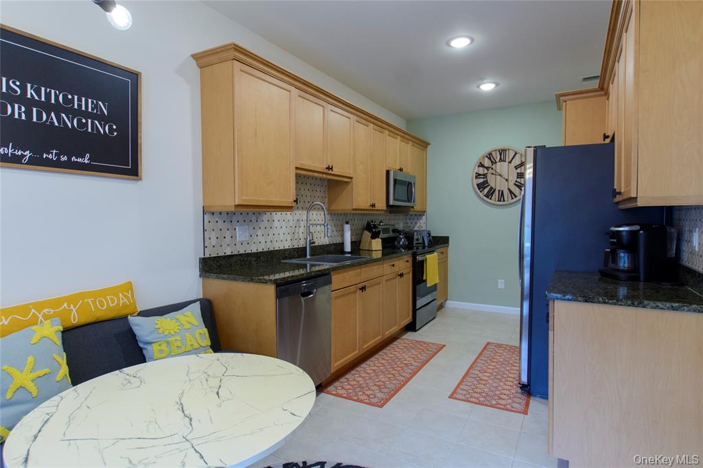 Shirley, New York, 11967, United States, 2 Bedrooms Bedrooms, ,2 BathroomsBathrooms,Residential,For Sale,1915431