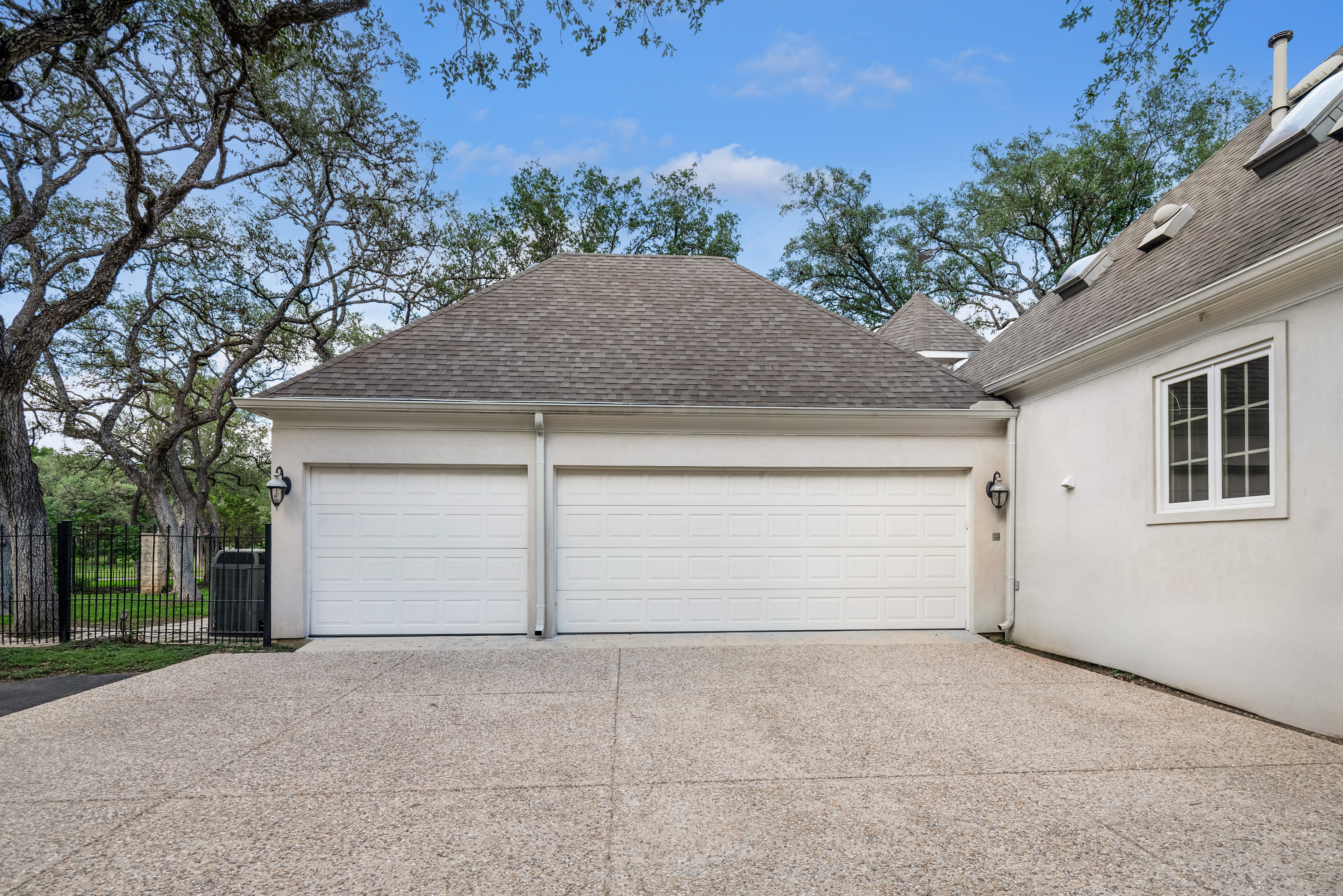  Timeless Estate in the Heart of Hill Country Village - 物件實景