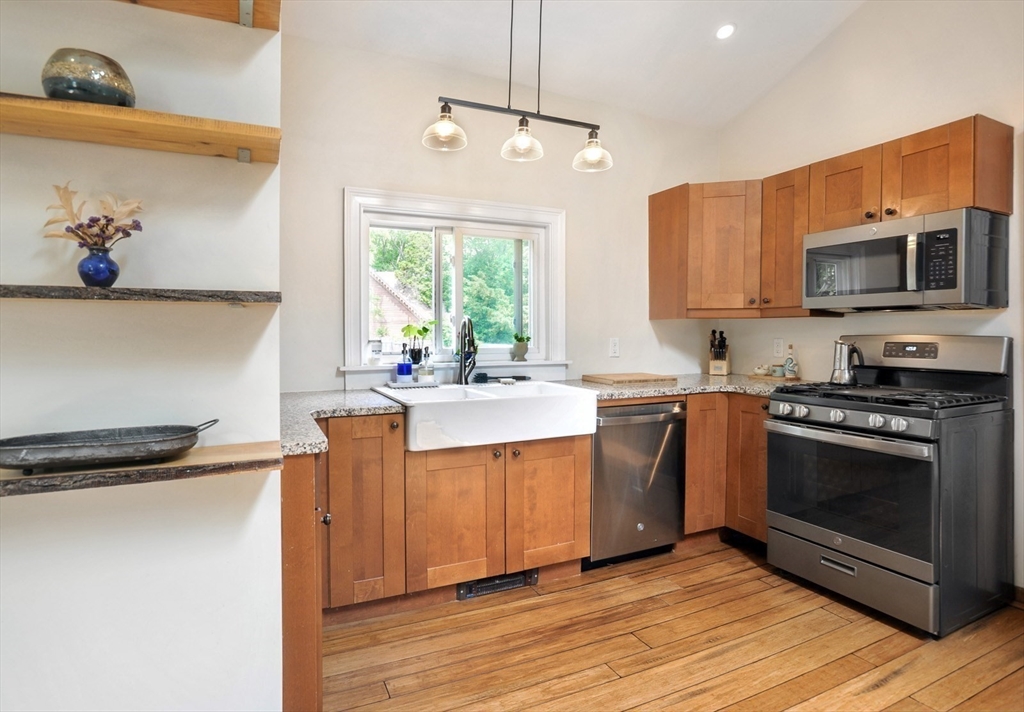 Hingham, Massachusetts, 02043, United States, 3 Bedrooms Bedrooms, ,2 BathroomsBathrooms,Residential,For Sale,1846481
