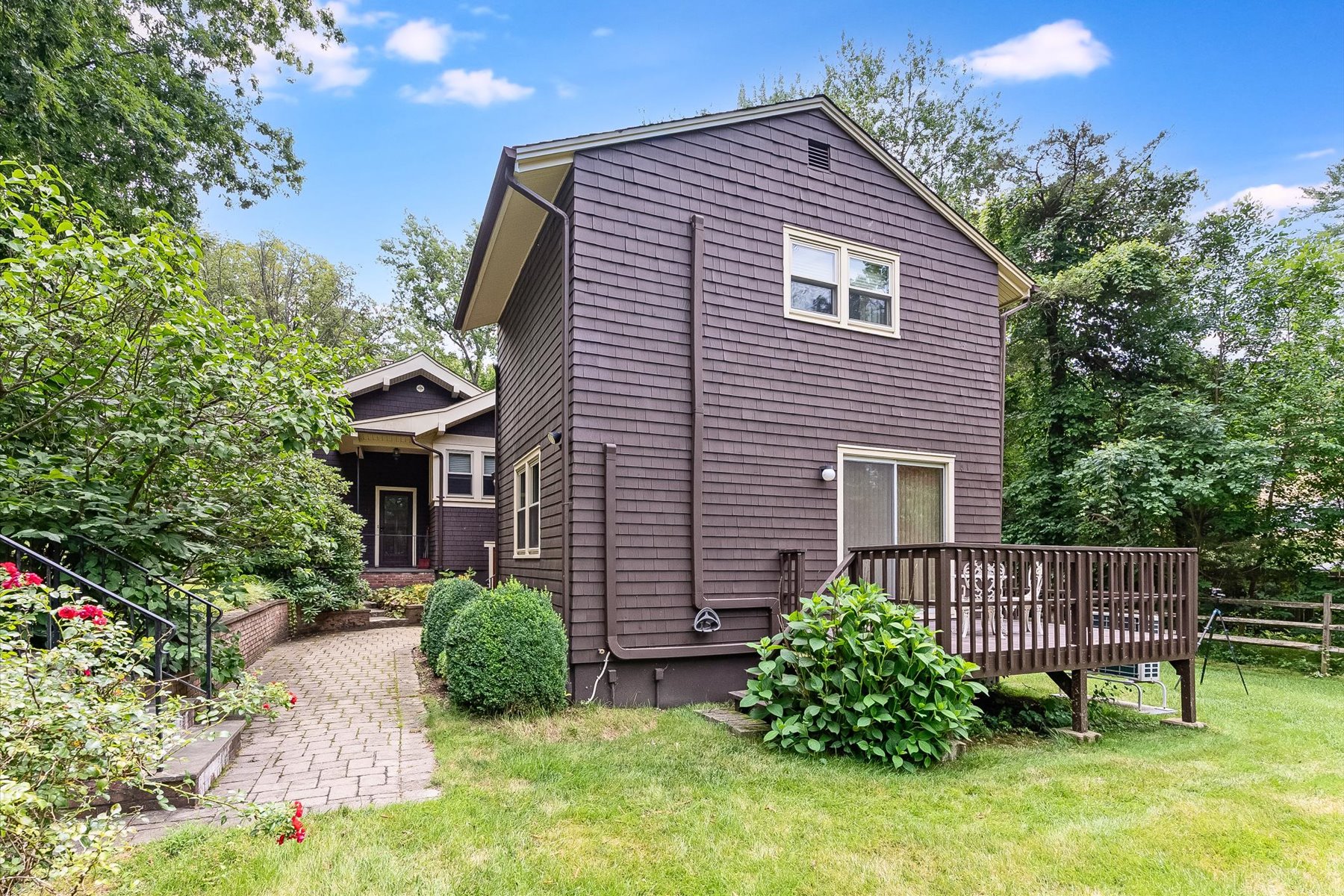  Authentic Craftsman-Style Property Offers Timeless Character - 物件實景