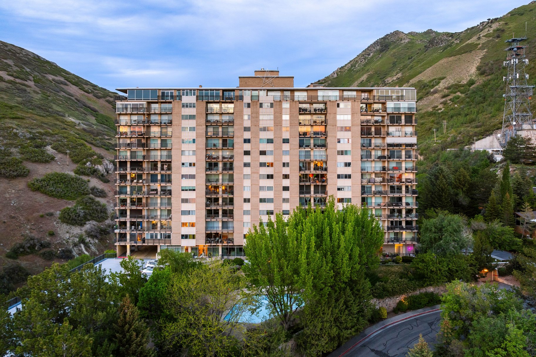  Spacious Canyon Crest Condo with Sweeping Valley Views - 物件實景