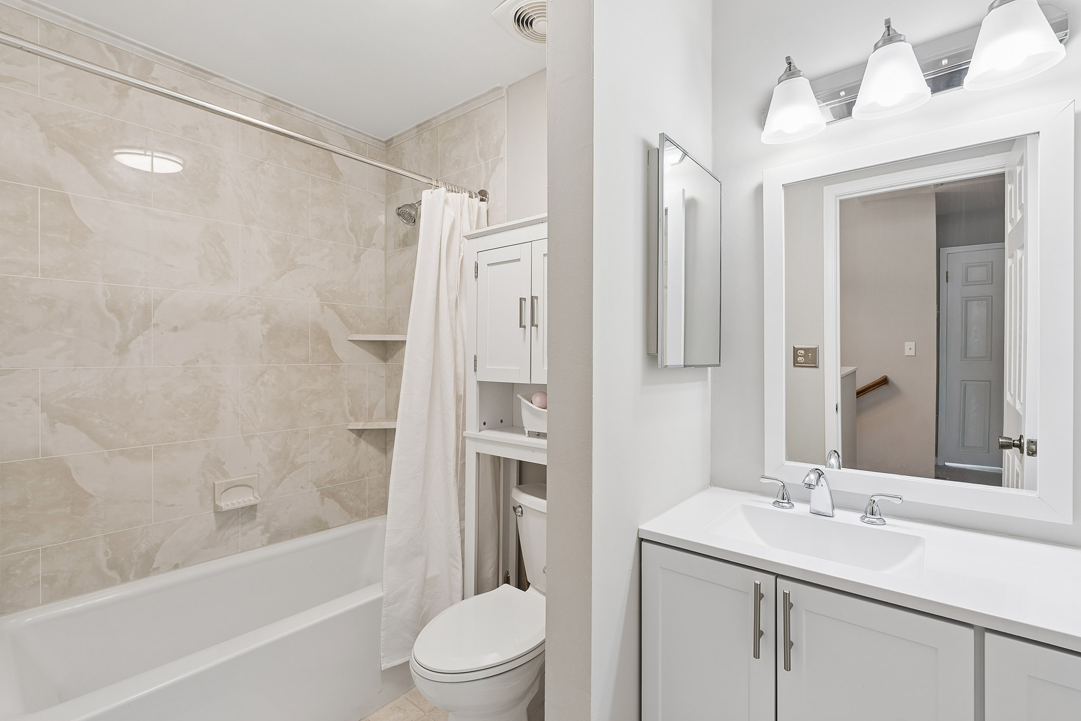  Beautifully Updated Fee Simple Townhome in an Exceptional Brookhaven Location - 物件實景
