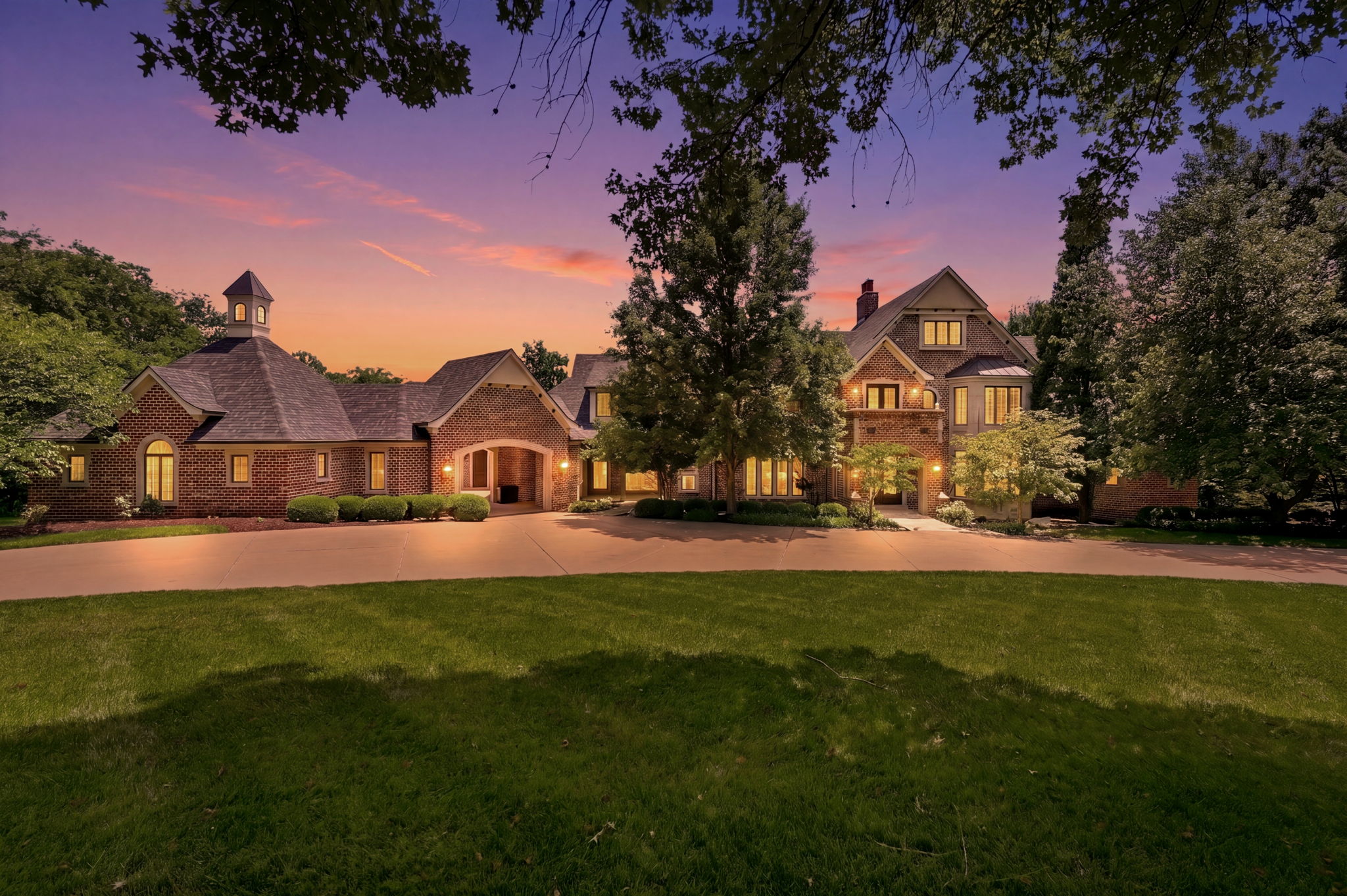  Luxurious Estate in Town & Country: Timeless Elegance Meets Modern Amenities - 物件實景