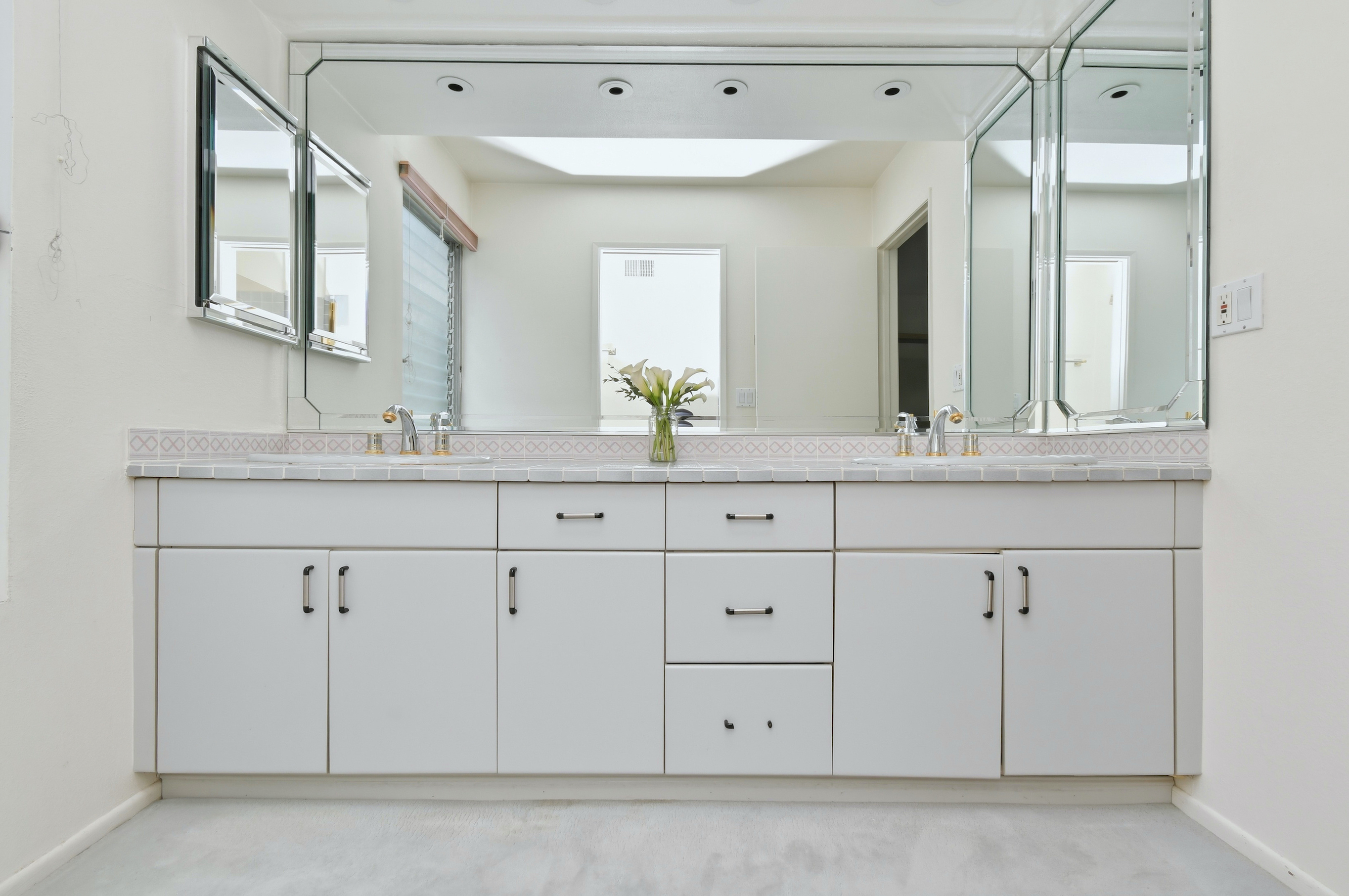  11738 Moorpark Street Unit E - 物件實景