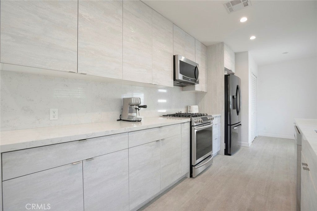 Valley Glen, California, 91405, United States, 3 Bedrooms Bedrooms, ,3 BathroomsBathrooms,Residential,For Sale,1938846