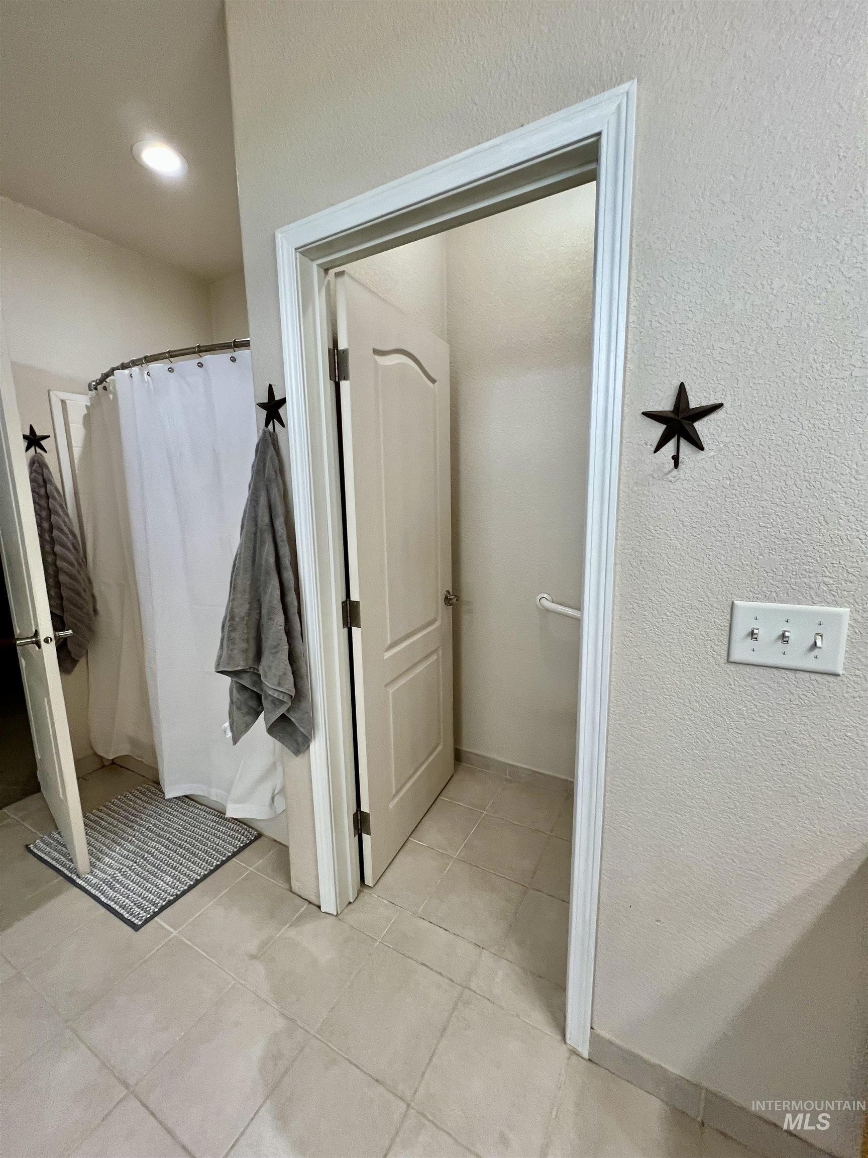 Asotin, Washington, 99402, United States, 3 Bedrooms Bedrooms, ,2 BathroomsBathrooms,Residential,For Sale,1942526