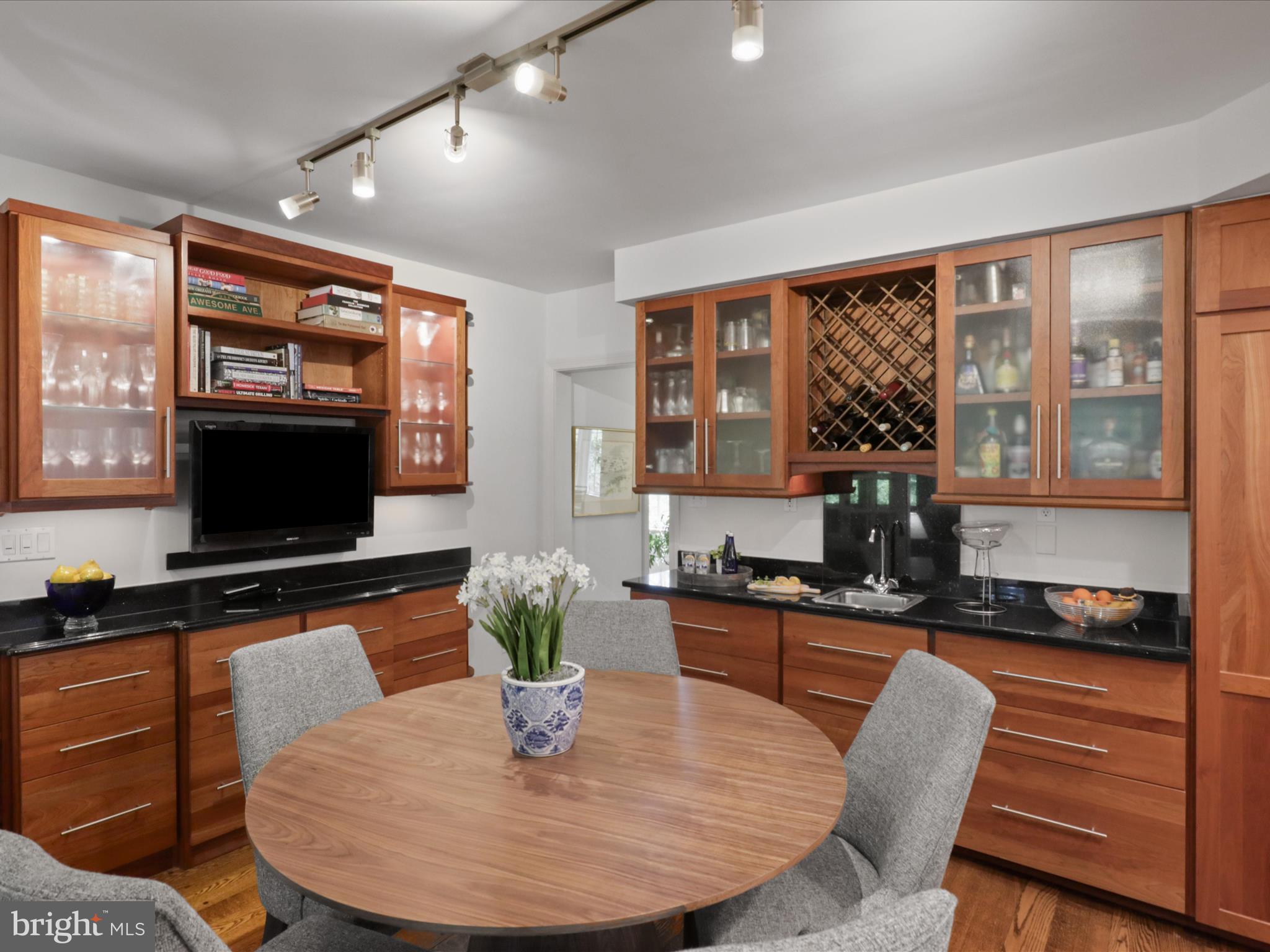 Arlington, Virginia, 22207, United States, 4 Bedrooms Bedrooms, ,4 BathroomsBathrooms,Residential,For Sale,1792386