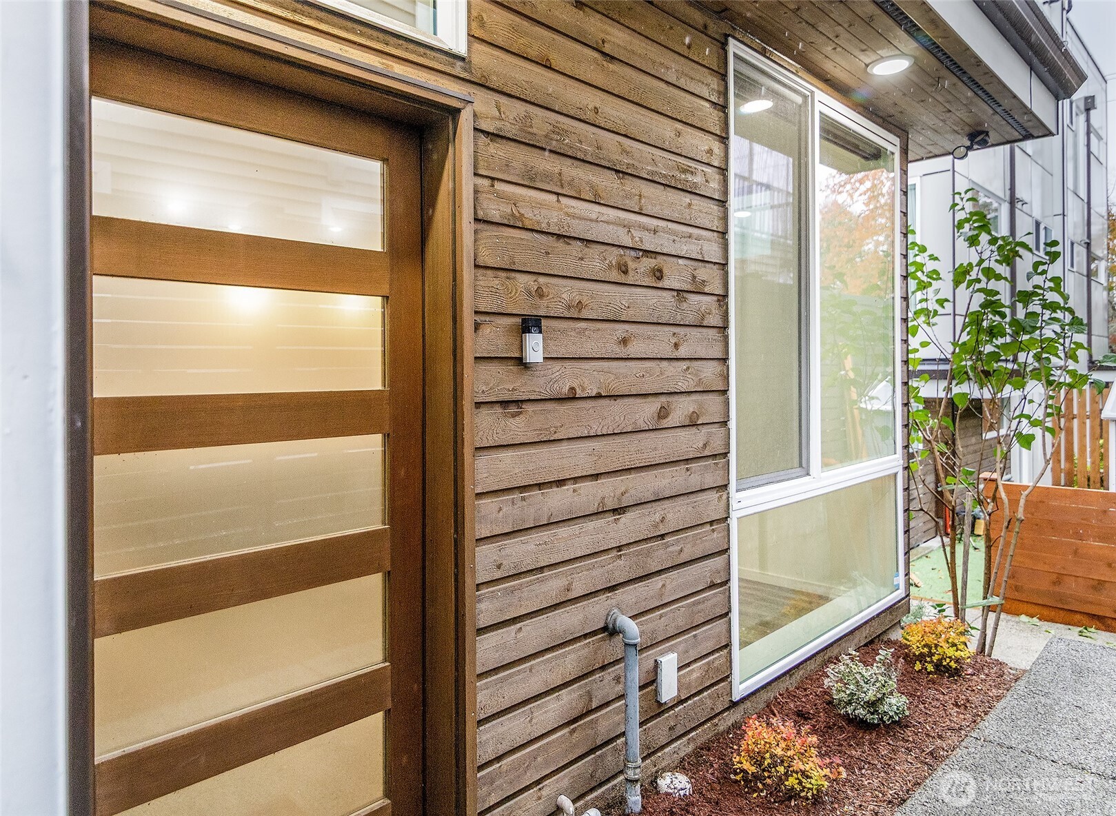 Seattle, Washington, 98103, United States, 2 Bedrooms Bedrooms, ,1 BathroomBathrooms,Residential,For Sale,1991095