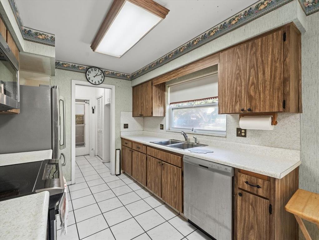 Tampa, Florida, 33618, United States, 4 Bedrooms Bedrooms, ,2 BathroomsBathrooms,Residential,For Sale,1966497