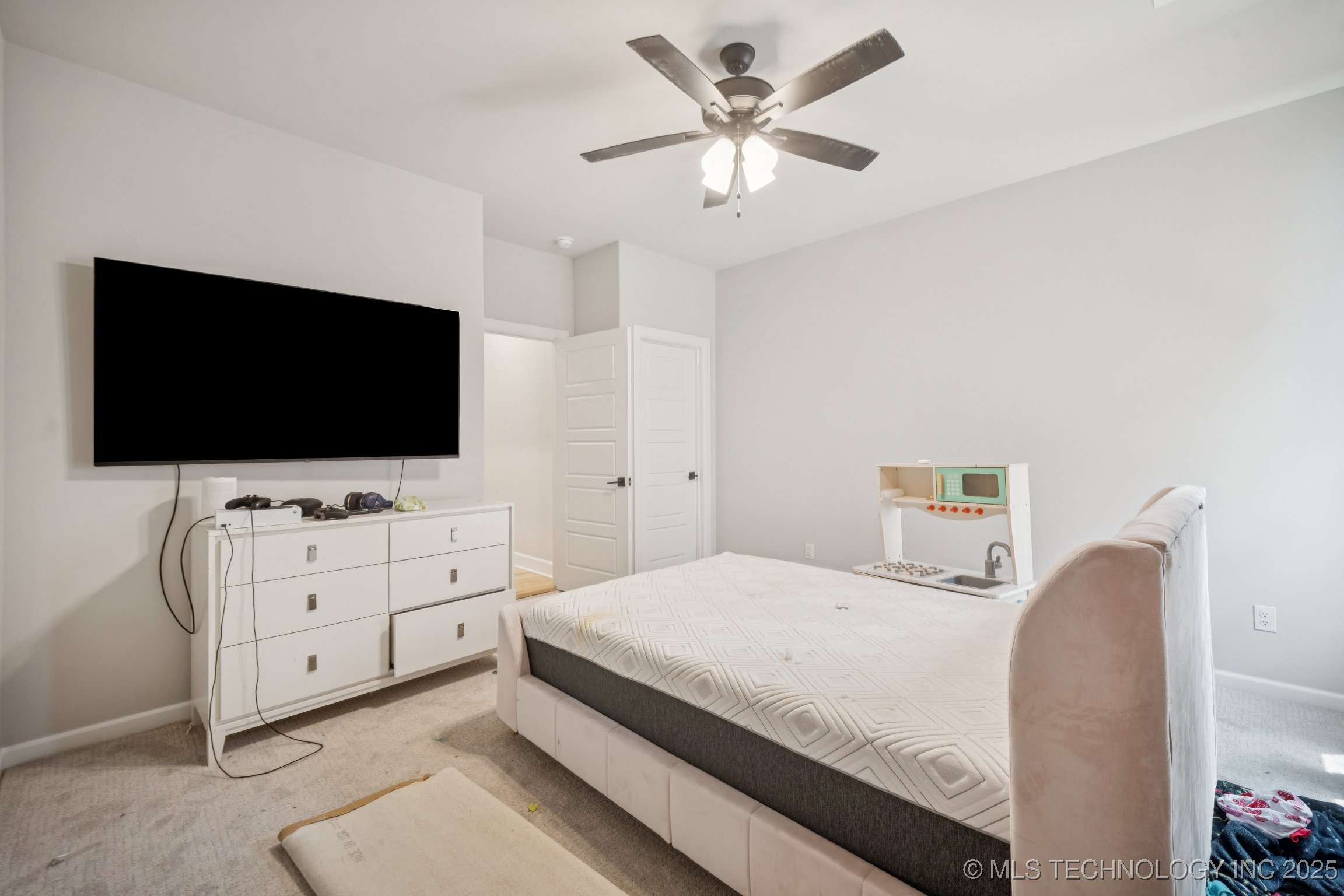 Broken Arrow, Oklahoma, 74011, United States, 5 Bedrooms Bedrooms, ,3 BathroomsBathrooms,Residential,For Sale,1898814