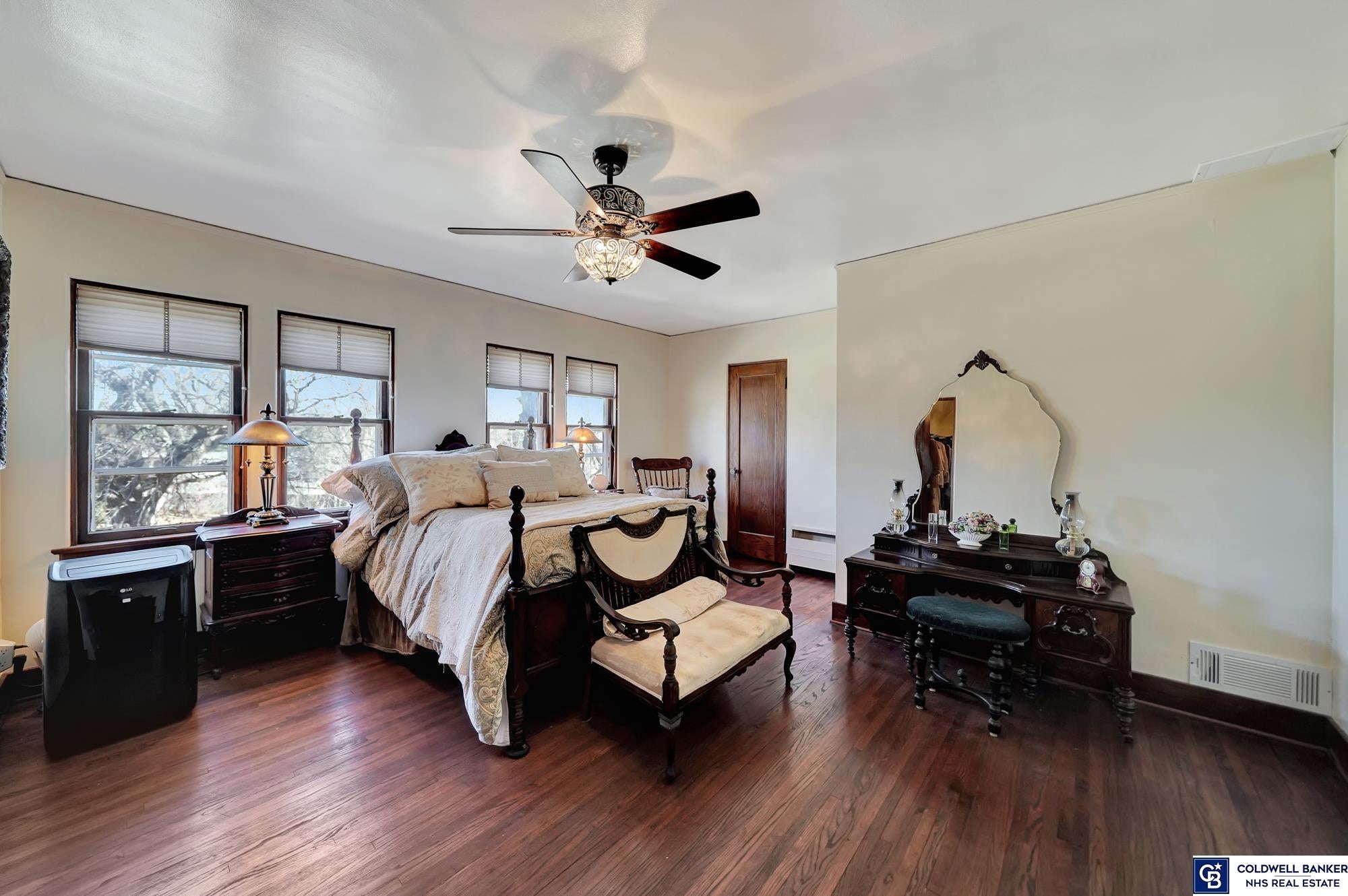 Lincoln, Nebraska, 68510, United States, 6 Bedrooms Bedrooms, ,2 BathroomsBathrooms,Residential,For Sale,1796246