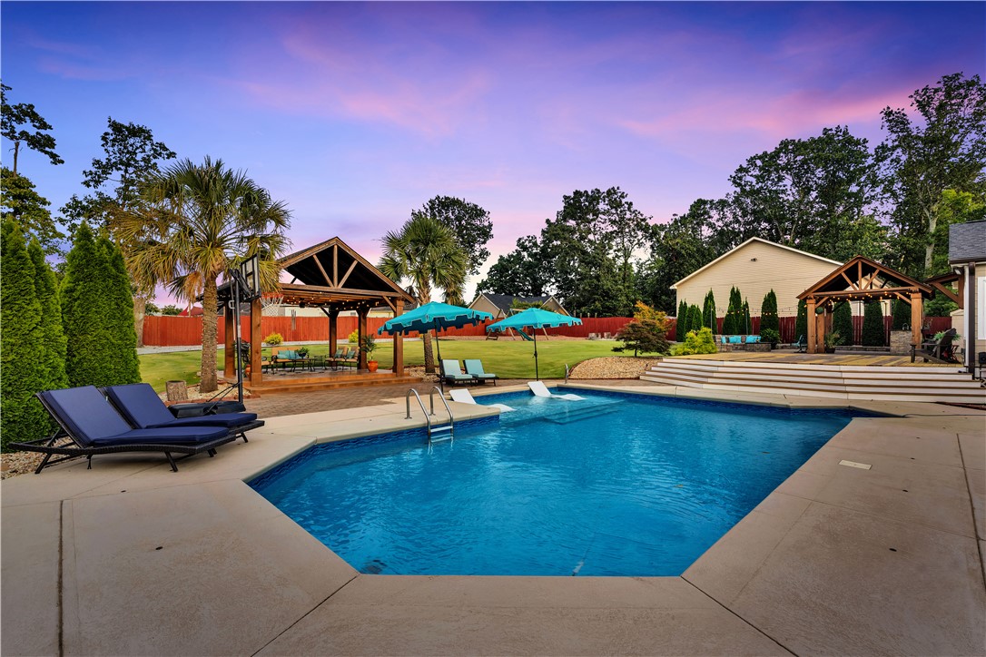 Greenville, South Carolina, 29607, United States, 5 Bedrooms Bedrooms, ,4 BathroomsBathrooms,Residential,For Sale,1947987